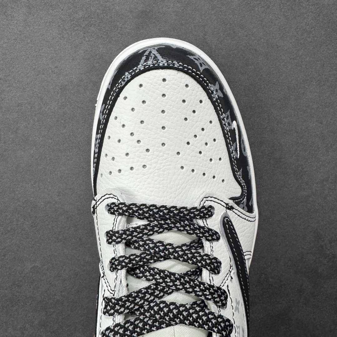 图片[8]-【定制版】Travis Scott x Fragment Design x Jordan Air Jordan 1 Low OG SP “LV联名——鬼脸黑勾” 多方联名合作融合了Travi翻毛蓝勾s Scott 独特的音乐风格，藤原浩个性的设计风格以及Jordan品牌的经典元素 使其成为一双具有独特身份和价值的鞋子 清新而立体的外观加上联名标识更突出了其独特身份 这种配色方案显示出活力和时尚感 在视觉上引人注目 鞋身的质感和细腻的细节处理使其显得高端而格调十足 这款“倒钩”联名是设计与创意完美结合 融合多方的个性风格是一款备受瞩目的潮流鞋款 低帮休闲板鞋 定制鞋盒 大厂纯原品质出货 超高清洁度 皮料切割干净无任何毛边 细节完美 货号： DZ5899-031 尺码： 36-40-选品中心