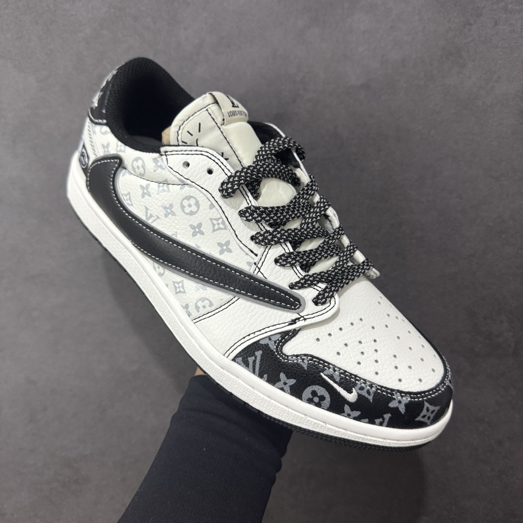 图片[3]-【定制版】Travis Scott x Fragment Design x Jordan Air Jordan 1 Low OG SP “LV联名——鬼脸黑勾” 多方联名合作融合了Travi翻毛蓝勾s Scott 独特的音乐风格，藤原浩个性的设计风格以及Jordan品牌的经典元素 使其成为一双具有独特身份和价值的鞋子 清新而立体的外观加上联名标识更突出了其独特身份 这种配色方案显示出活力和时尚感 在视觉上引人注目 鞋身的质感和细腻的细节处理使其显得高端而格调十足 这款“倒钩”联名是设计与创意完美结合 融合多方的个性风格是一款备受瞩目的潮流鞋款 低帮休闲板鞋 定制鞋盒 大厂纯原品质出货 超高清洁度 皮料切割干净无任何毛边 细节完美 货号： DZ5899-031 尺码： 36-40-选品中心
