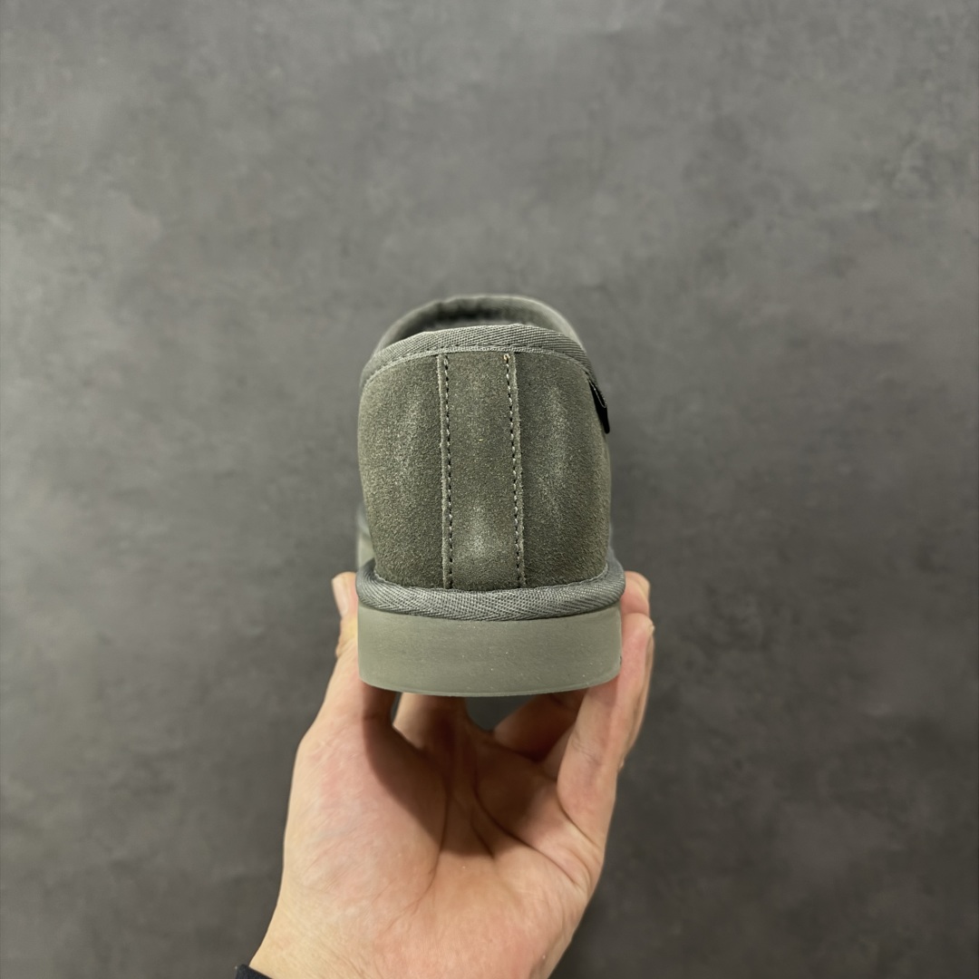 图片[4]-【SP顶级版】UGG 冬季雪地靴 海登休闲一脚蹬 M/1138333 原代工厂隆丰A级真羊毛皮一体完全遵循正平正品，精选A级羊皮毛一体材质，内里毛绒如云朵般包裹双脚，白带恒温属性一寒锁温抗冻，股季透气排湿，让双脚时刻处于干爽舒适的状态，轻量化设计搭配柔韧鞋底，每一步都似踩在软垫上，再加上贴合足型的弧度与足跟支撑，无论是居家休憩,外出通勤还是日常跑腿，全天行走也无负担。 从经典高筒靴到简约拖鞋，从基础中性色到潮流设计，既能与牛仔裤、卫衣打造随性日常，也能搭配裙子、男女同款更能轻松适配情侣穿搭。 优质羊皮毛天生耐磨损，搭配扎实工艺与防水科技加持，能抵御日常磨损与雨雪侵袭。一双穿数年仍能保持柔软质感💪🏻 尺码：39-45-选品中心