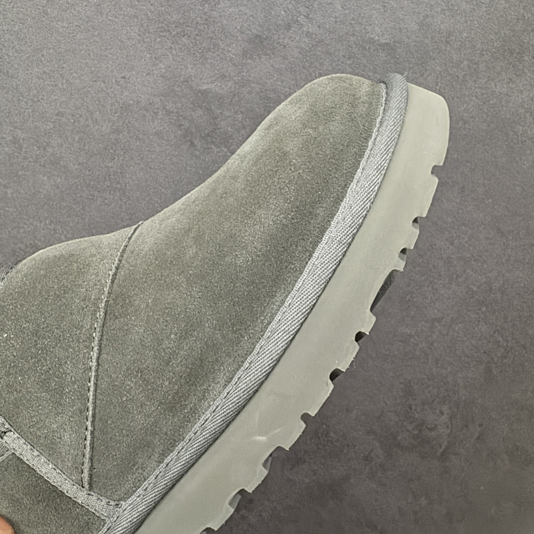 图片[5]-【SP顶级版】UGG 冬季雪地靴 海登休闲一脚蹬 M/1138333 原代工厂隆丰A级真羊毛皮一体完全遵循正平正品，精选A级羊皮毛一体材质，内里毛绒如云朵般包裹双脚，白带恒温属性一寒锁温抗冻，股季透气排湿，让双脚时刻处于干爽舒适的状态，轻量化设计搭配柔韧鞋底，每一步都似踩在软垫上，再加上贴合足型的弧度与足跟支撑，无论是居家休憩,外出通勤还是日常跑腿，全天行走也无负担。 从经典高筒靴到简约拖鞋，从基础中性色到潮流设计，既能与牛仔裤、卫衣打造随性日常，也能搭配裙子、男女同款更能轻松适配情侣穿搭。 优质羊皮毛天生耐磨损，搭配扎实工艺与防水科技加持，能抵御日常磨损与雨雪侵袭。一双穿数年仍能保持柔软质感💪🏻 尺码：39-45-选品中心