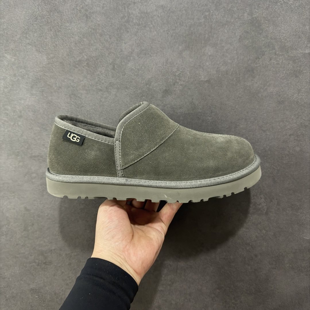 【SP顶级版】UGG 冬季雪地靴 海登休闲一脚蹬 M/1138333 原代工厂隆丰A级真羊毛皮一体完全遵循正平正品，精选A级羊皮毛一体材质，内里毛绒如云朵般包裹双脚，白带恒温属性一寒锁温抗冻，股季透气排湿，让双脚时刻处于干爽舒适的状态，轻量化设计搭配柔韧鞋底，每一步都似踩在软垫上，再加上贴合足型的弧度与足跟支撑，无论是居家休憩,外出通勤还是日常跑腿，全天行走也无负担。 从经典高筒靴到简约拖鞋，从基础中性色到潮流设计，既能与牛仔裤、卫衣打造随性日常，也能搭配裙子、男女同款更能轻松适配情侣穿搭。 优质羊皮毛天生耐磨损，搭配扎实工艺与防水科技加持，能抵御日常磨损与雨雪侵袭。一双穿数年仍能保持柔软质感💪🏻 尺码：39-45-选品中心