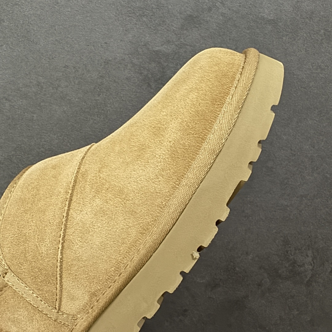 图片[5]-【SP顶级版】UGG 冬季雪地靴 海登休闲一脚蹬 M/1138333 原代工厂隆丰A级真羊毛皮一体完全遵循正平正品，精选A级羊皮毛一体材质，内里毛绒如云朵般包裹双脚，白带恒温属性一寒锁温抗冻，股季透气排湿，让双脚时刻处于干爽舒适的状态，轻量化设计搭配柔韧鞋底，每一步都似踩在软垫上，再加上贴合足型的弧度与足跟支撑，无论是居家休憩,外出通勤还是日常跑腿，全天行走也无负担。 从经典高筒靴到简约拖鞋，从基础中性色到潮流设计，既能与牛仔裤、卫衣打造随性日常，也能搭配裙子、男女同款更能轻松适配情侣穿搭。 优质羊皮毛天生耐磨损，搭配扎实工艺与防水科技加持，能抵御日常磨损与雨雪侵袭。一双穿数年仍能保持柔软质感💪🏻 尺码：39-45-选品中心