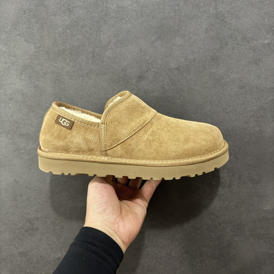 【SP顶级版】UGG 冬季雪地靴 海登休闲一脚蹬 M/1138333 原代工厂隆丰A级真羊毛皮一体完全遵循正平正品，精选A级羊皮毛一体材质，内里毛绒如云朵般包裹双脚，白带恒温属性一寒锁温抗冻，股季透气排湿，让双脚时刻处于干爽舒适的状态，轻量化设计搭配柔韧鞋底，每一步都似踩在软垫上，再加上贴合足型的弧度与足跟支撑，无论是居家休憩,外出通勤还是日常跑腿，全天行走也无负担。 从经典高筒靴到简约拖鞋，从基础中性色到潮流设计，既能与牛仔裤、卫衣打造随性日常，也能搭配裙子、男女同款更能轻松适配情侣穿搭。 优质羊皮毛天生耐磨损，搭配扎实工艺与防水科技加持，能抵御日常磨损与雨雪侵袭。一双穿数年仍能保持柔软质感💪🏻 尺码：39-45-选品中心