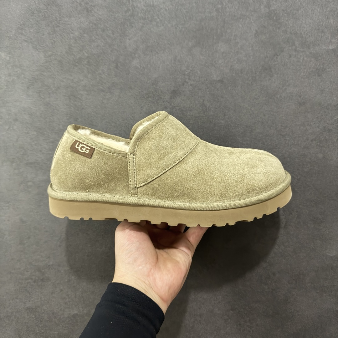 【SP顶级版】UGG 冬季雪地靴 海登休闲一脚蹬 M/1138333 原代工厂隆丰A级真羊毛皮一体完全遵循正平正品，精选A级羊皮毛一体材质，内里毛绒如云朵般包裹双脚，白带恒温属性一寒锁温抗冻，股季透气排湿，让双脚时刻处于干爽舒适的状态，轻量化设计搭配柔韧鞋底，每一步都似踩在软垫上，再加上贴合足型的弧度与足跟支撑，无论是居家休憩,外出通勤还是日常跑腿，全天行走也无负担。 从经典高筒靴到简约拖鞋，从基础中性色到潮流设计，既能与牛仔裤、卫衣打造随性日常，也能搭配裙子、男女同款更能轻松适配情侣穿搭。 优质羊皮毛天生耐磨损，搭配扎实工艺与防水科技加持，能抵御日常磨损与雨雪侵袭。一双穿数年仍能保持柔软质感💪🏻 尺码：39-45-选品中心