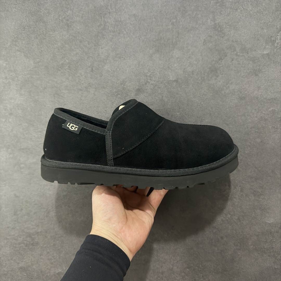 【SP顶级版】UGG 冬季雪地靴 海登休闲一脚蹬 M/1138333 原代工厂隆丰A级真羊毛皮一体完全遵循正平正品，精选A级羊皮毛一体材质，内里毛绒如云朵般包裹双脚，白带恒温属性一寒锁温抗冻，股季透气排湿，让双脚时刻处于干爽舒适的状态，轻量化设计搭配柔韧鞋底，每一步都似踩在软垫上，再加上贴合足型的弧度与足跟支撑，无论是居家休憩,外出通勤还是日常跑腿，全天行走也无负担。 从经典高筒靴到简约拖鞋，从基础中性色到潮流设计，既能与牛仔裤、卫衣打造随性日常，也能搭配裙子、男女同款更能轻松适配情侣穿搭。 优质羊皮毛天生耐磨损，搭配扎实工艺与防水科技加持，能抵御日常磨损与雨雪侵袭。一双穿数年仍能保持柔软质感💪🏻 尺码：39-45-选品中心