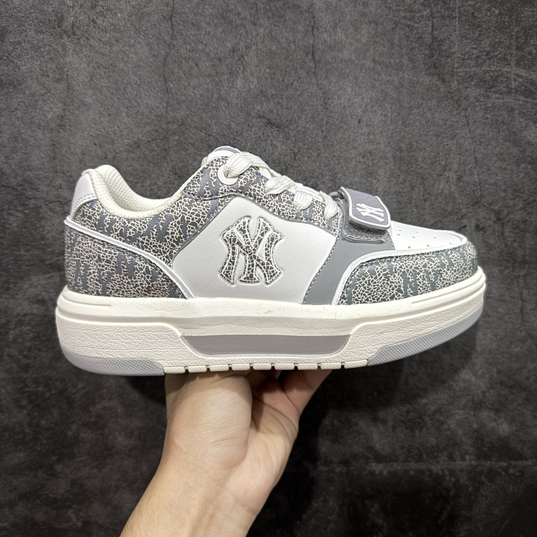 【纯原订单】MLB Chunky Liner Basic NY复古印花学长鞋系列低帮轻量增高厚底百搭休闲运动慢跑鞋板鞋 Korea韩国联名NY美国榄球纽约洋基队限定 市场第一梯队品质 韩国代购版本 MLB专用菱形双针中底布 重点细节中底布带注胶孔 原厂NFC感应吊牌 支持鉴定 一个两位数 原盒原标 全套原楦原纸板原厂数据开发 中韩文保养标贴 绿色防霉片 平台代购专供 独家一比一RB+MD组合大底 高频后跟小人Logo精准对位立体饱满 正确网布加超迁鞋面 转印中底走线紧密 转印Logo工艺表层防刮不掉色 尺码：36 36.5 37.5 38 38.5 39 40 40.5 41 42 42.5 43 44 44.5 45-选品中心