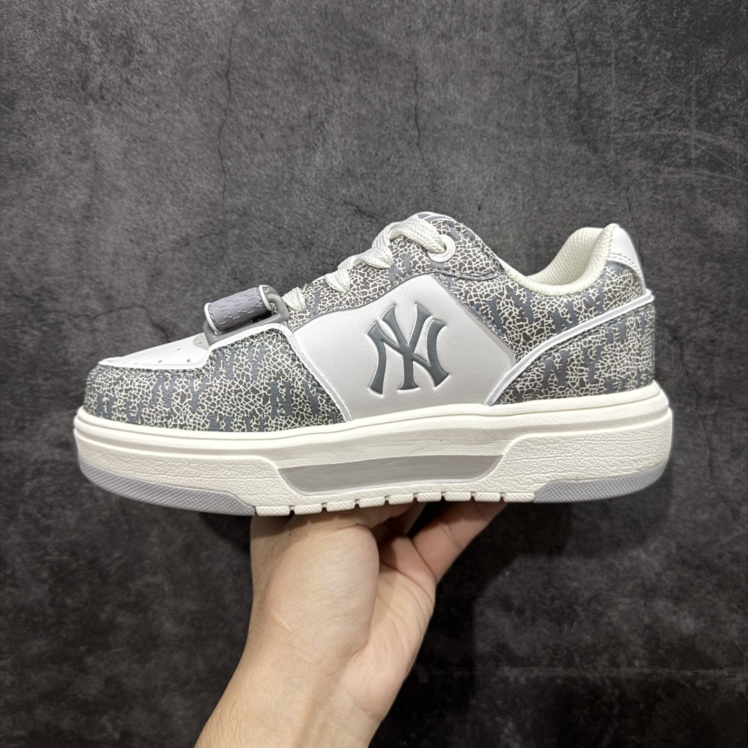 图片[2]-【纯原订单】MLB Chunky Liner Basic NY复古印花学长鞋系列低帮轻量增高厚底百搭休闲运动慢跑鞋板鞋 Korea韩国联名NY美国榄球纽约洋基队限定 市场第一梯队品质 韩国代购版本 MLB专用菱形双针中底布 重点细节中底布带注胶孔 原厂NFC感应吊牌 支持鉴定 一个两位数 原盒原标 全套原楦原纸板原厂数据开发 中韩文保养标贴 绿色防霉片 平台代购专供 独家一比一RB+MD组合大底 高频后跟小人Logo精准对位立体饱满 正确网布加超迁鞋面 转印中底走线紧密 转印Logo工艺表层防刮不掉色 尺码：36 36.5 37.5 38 38.5 39 40 40.5 41 42 42.5 43 44 44.5 45-选品中心