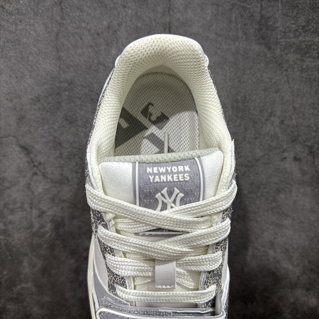 图片[8]-【纯原订单】MLB Chunky Liner Basic NY复古印花学长鞋系列低帮轻量增高厚底百搭休闲运动慢跑鞋板鞋 Korea韩国联名NY美国榄球纽约洋基队限定 市场第一梯队品质 韩国代购版本 MLB专用菱形双针中底布 重点细节中底布带注胶孔 原厂NFC感应吊牌 支持鉴定 一个两位数 原盒原标 全套原楦原纸板原厂数据开发 中韩文保养标贴 绿色防霉片 平台代购专供 独家一比一RB+MD组合大底 高频后跟小人Logo精准对位立体饱满 正确网布加超迁鞋面 转印中底走线紧密 转印Logo工艺表层防刮不掉色 尺码：36 36.5 37.5 38 38.5 39 40 40.5 41 42 42.5 43 44 44.5 45-选品中心