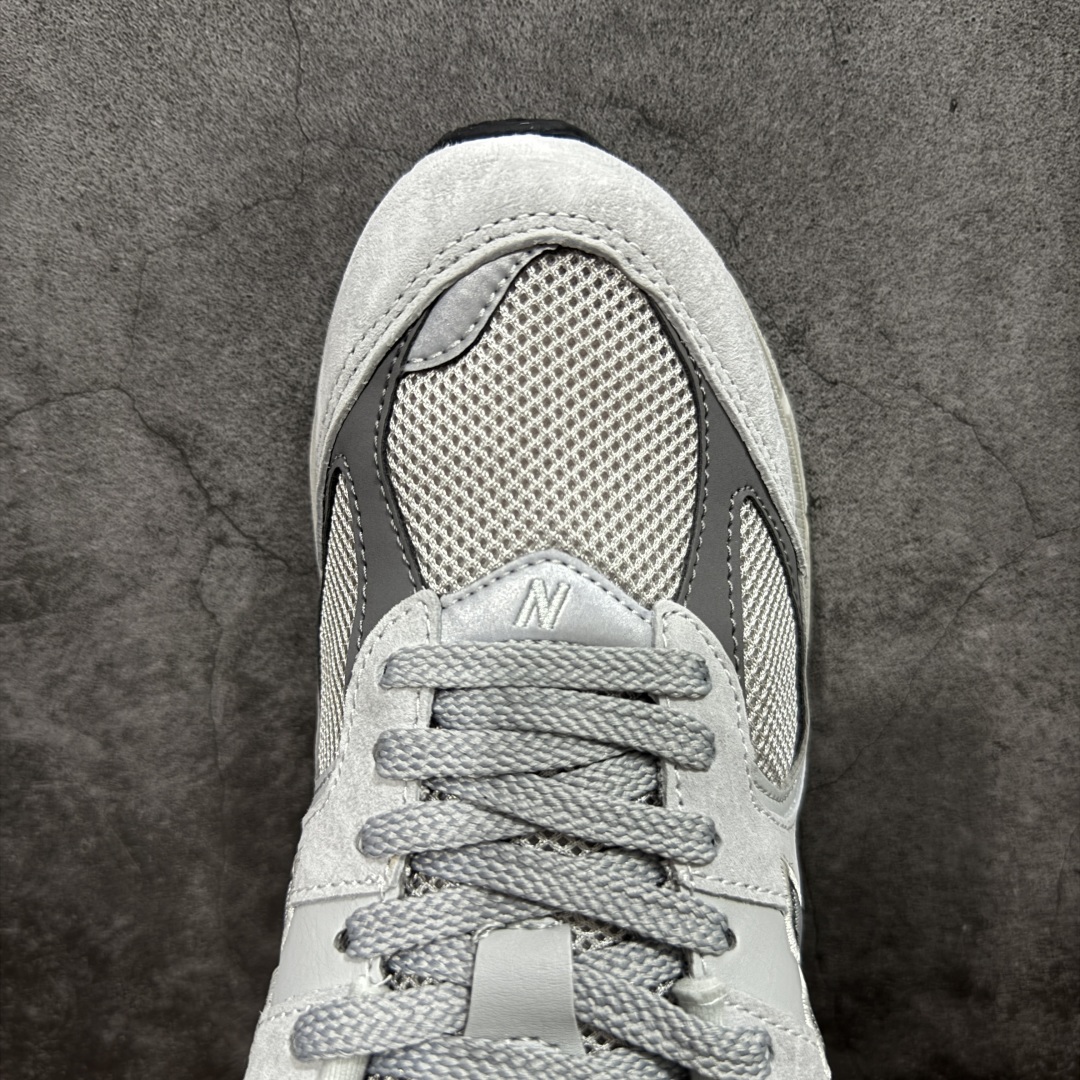 图片[5]-【BC纯原版】New Balance NB2002R系列 ML2002RO 全新版本 东莞大厂出品 市场第一梯队品质 绝对秒杀市场货 完美版型 正确组合大底 价格一步到位‼️ 全套原楦原纸板原厂数据开发 进口三明治网面 原装进口皮料正确绒感卡色 正确中底拉帮中底网布细节 原厂标裁 带紫光防伪 定制后跟透明水晶模块 冲裁组合 大底贴合程度胶水上色把控完美 整洁度挑战全网艺术家 多道序QC把关品质完善 匠心打造 耗时多月开发完成 工艺极其复杂难度可想而知 新开独立私模大底 正确六层组合大底 高端零售专供产物 尺码：36 37 37.5 38 38.5 39 40 40.5 41 42 42.5 43 44 45 46 47.5-选品中心