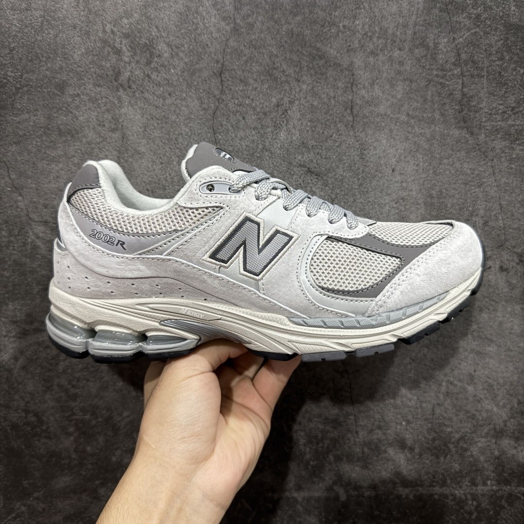 【BC纯原版】New Balance NB2002R系列 ML2002RO 全新版本 东莞大厂出品 市场第一梯队品质 绝对秒杀市场货 完美版型 正确组合大底 价格一步到位‼️ 全套原楦原纸板原厂数据开发 进口三明治网面 原装进口皮料正确绒感卡色 正确中底拉帮中底网布细节 原厂标裁 带紫光防伪 定制后跟透明水晶模块 冲裁组合 大底贴合程度胶水上色把控完美 整洁度挑战全网艺术家 多道序QC把关品质完善 匠心打造 耗时多月开发完成 工艺极其复杂难度可想而知 新开独立私模大底 正确六层组合大底 高端零售专供产物 尺码：36 37 37.5 38 38.5 39 40 40.5 41 42 42.5 43 44 45 46 47.5-选品中心