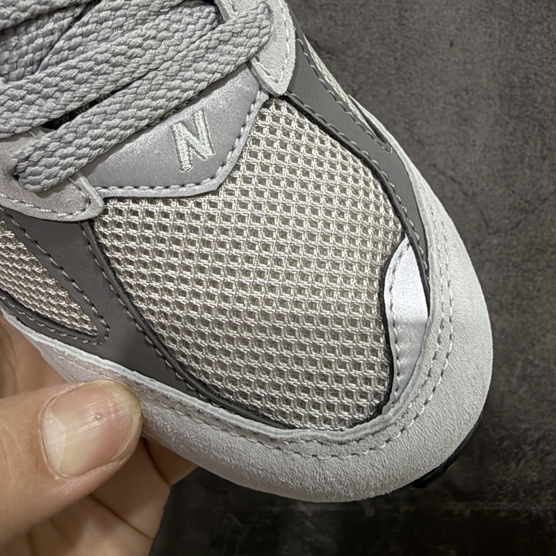 图片[6]-【BC纯原版】New Balance NB2002R系列 ML2002RO 全新版本 东莞大厂出品 市场第一梯队品质 绝对秒杀市场货 完美版型 正确组合大底 价格一步到位‼️ 全套原楦原纸板原厂数据开发 进口三明治网面 原装进口皮料正确绒感卡色 正确中底拉帮中底网布细节 原厂标裁 带紫光防伪 定制后跟透明水晶模块 冲裁组合 大底贴合程度胶水上色把控完美 整洁度挑战全网艺术家 多道序QC把关品质完善 匠心打造 耗时多月开发完成 工艺极其复杂难度可想而知 新开独立私模大底 正确六层组合大底 高端零售专供产物 尺码：36 37 37.5 38 38.5 39 40 40.5 41 42 42.5 43 44 45 46 47.5-选品中心