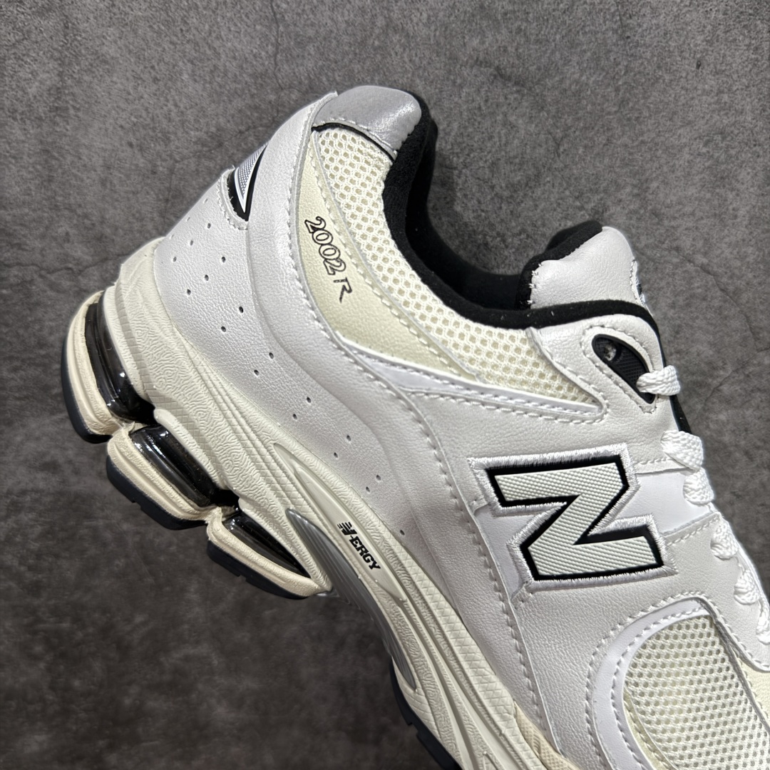 图片[7]-【BC纯原版】New Balance NB2002R系列 ML2002RQ 全新版本 东莞大厂出品 市场第一梯队品质 绝对秒杀市场货 完美版型 正确组合大底 价格一步到位‼️ 全套原楦原纸板原厂数据开发 进口三明治网面 原装进口皮料正确绒感卡色 正确中底拉帮中底网布细节 原厂标裁 带紫光防伪 定制后跟透明水晶模块 冲裁组合 大底贴合程度胶水上色把控完美 整洁度挑战全网艺术家 多道序QC把关品质完善 匠心打造 耗时多月开发完成 工艺极其复杂难度可想而知 新开独立私模大底 正确六层组合大底 高端零售专供产物 尺码：36 37 37.5 38 38.5 39 40 40.5 41 42 42.5 43 44 45 46 47.5-选品中心