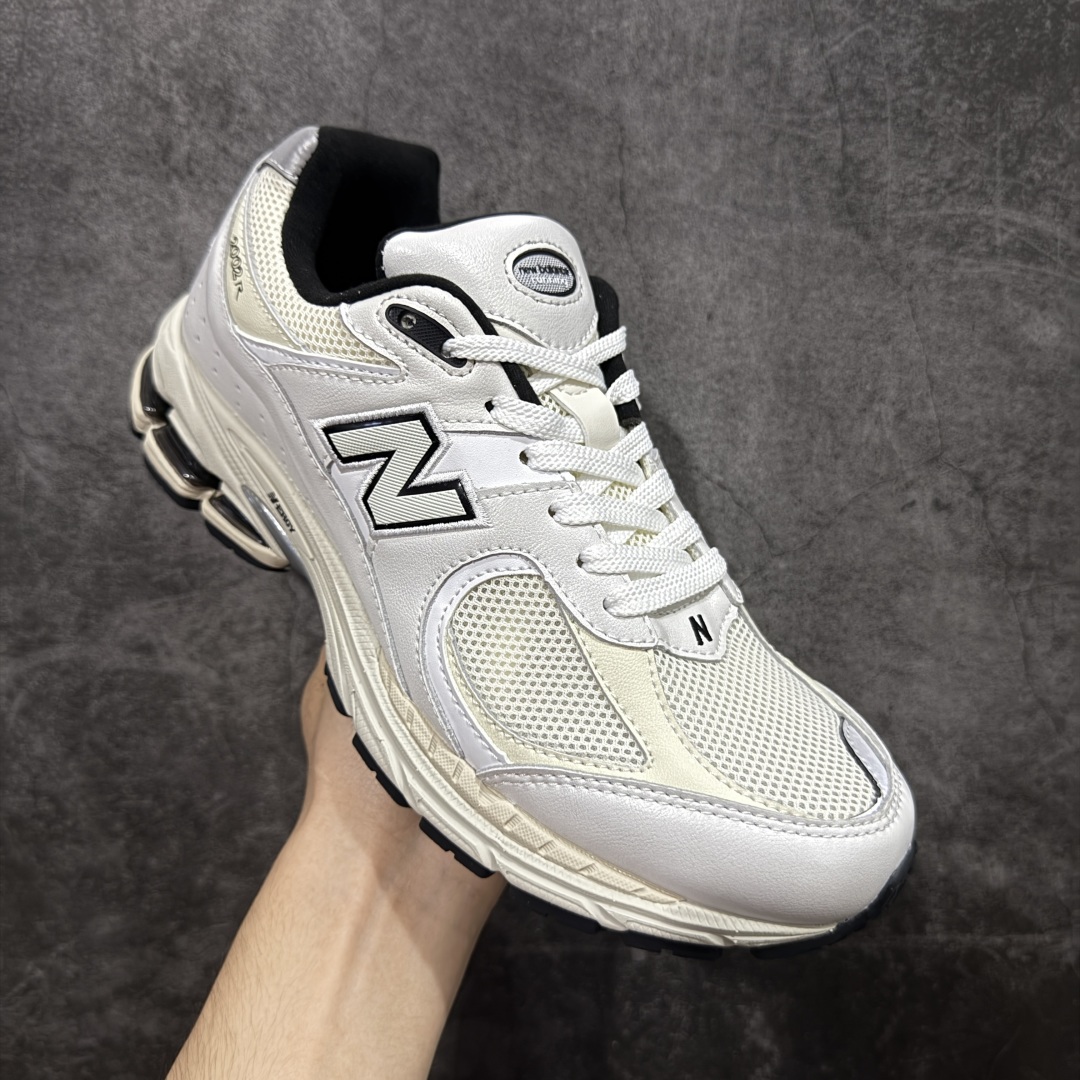 图片[3]-【BC纯原版】New Balance NB2002R系列 ML2002RQ 全新版本 东莞大厂出品 市场第一梯队品质 绝对秒杀市场货 完美版型 正确组合大底 价格一步到位‼️ 全套原楦原纸板原厂数据开发 进口三明治网面 原装进口皮料正确绒感卡色 正确中底拉帮中底网布细节 原厂标裁 带紫光防伪 定制后跟透明水晶模块 冲裁组合 大底贴合程度胶水上色把控完美 整洁度挑战全网艺术家 多道序QC把关品质完善 匠心打造 耗时多月开发完成 工艺极其复杂难度可想而知 新开独立私模大底 正确六层组合大底 高端零售专供产物 尺码：36 37 37.5 38 38.5 39 40 40.5 41 42 42.5 43 44 45 46 47.5-选品中心