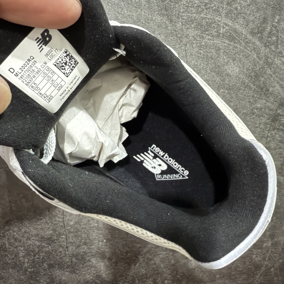 图片[8]-【BC纯原版】New Balance NB2002R系列 ML2002RQ 全新版本 东莞大厂出品 市场第一梯队品质 绝对秒杀市场货 完美版型 正确组合大底 价格一步到位‼️ 全套原楦原纸板原厂数据开发 进口三明治网面 原装进口皮料正确绒感卡色 正确中底拉帮中底网布细节 原厂标裁 带紫光防伪 定制后跟透明水晶模块 冲裁组合 大底贴合程度胶水上色把控完美 整洁度挑战全网艺术家 多道序QC把关品质完善 匠心打造 耗时多月开发完成 工艺极其复杂难度可想而知 新开独立私模大底 正确六层组合大底 高端零售专供产物 尺码：36 37 37.5 38 38.5 39 40 40.5 41 42 42.5 43 44 45 46 47.5-选品中心
