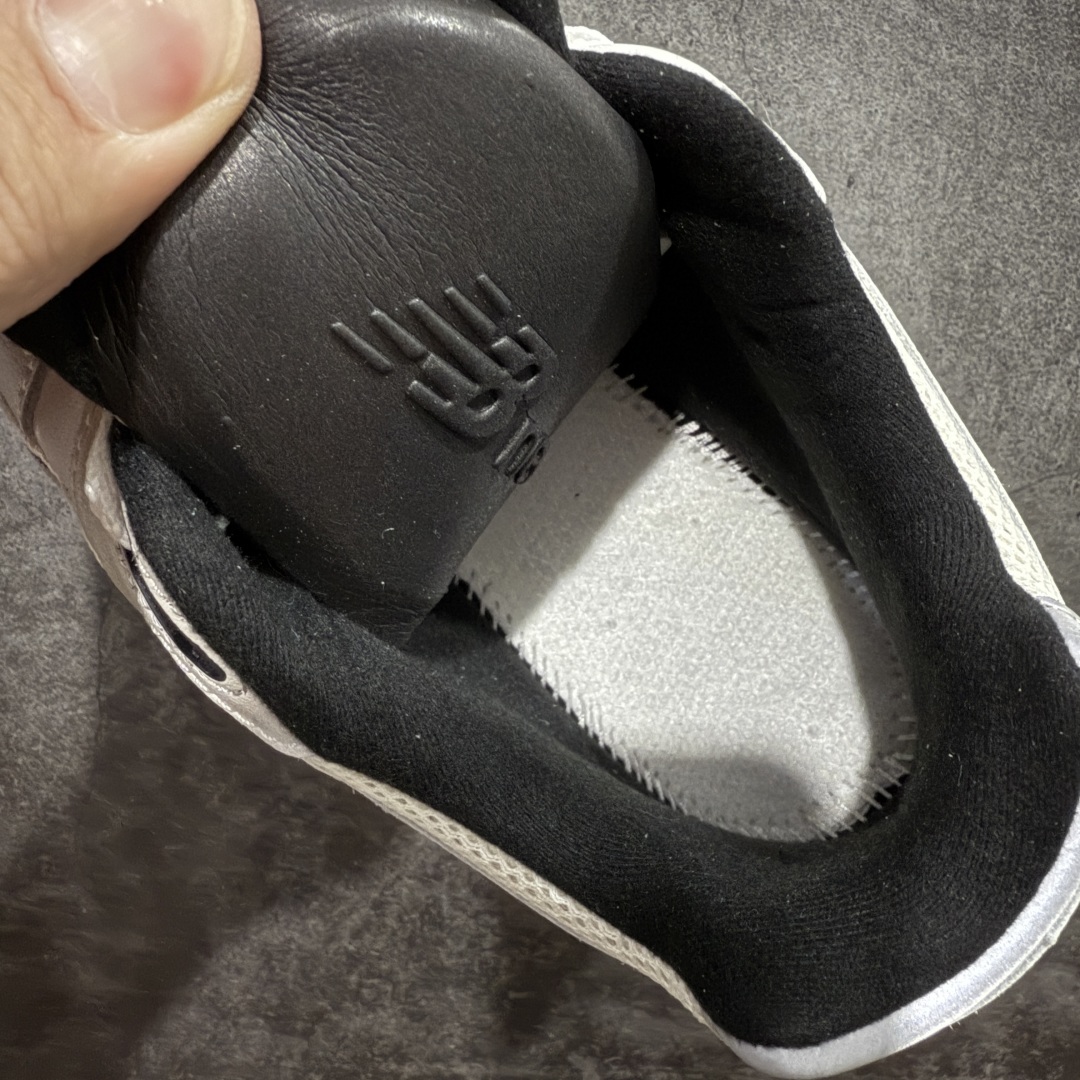 图片[9]-【BC纯原版】New Balance NB2002R系列 ML2002RQ 全新版本 东莞大厂出品 市场第一梯队品质 绝对秒杀市场货 完美版型 正确组合大底 价格一步到位‼️ 全套原楦原纸板原厂数据开发 进口三明治网面 原装进口皮料正确绒感卡色 正确中底拉帮中底网布细节 原厂标裁 带紫光防伪 定制后跟透明水晶模块 冲裁组合 大底贴合程度胶水上色把控完美 整洁度挑战全网艺术家 多道序QC把关品质完善 匠心打造 耗时多月开发完成 工艺极其复杂难度可想而知 新开独立私模大底 正确六层组合大底 高端零售专供产物 尺码：36 37 37.5 38 38.5 39 40 40.5 41 42 42.5 43 44 45 46 47.5-选品中心