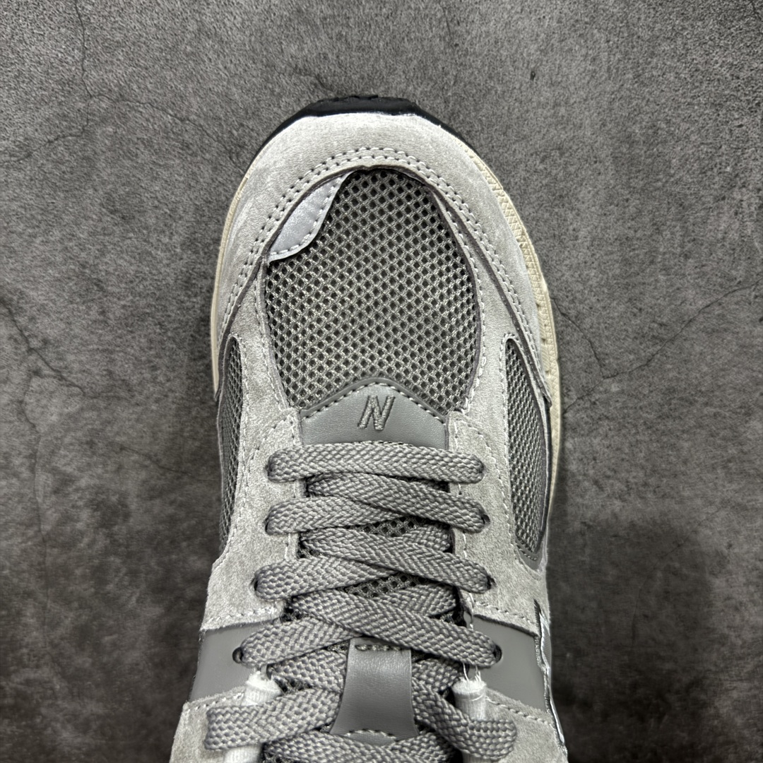 图片[5]-【BC纯原版】New Balance NB2002R系列 ML2002RC 全新版本 东莞大厂出品 市场第一梯队品质 绝对秒杀市场货 完美版型 正确组合大底 价格一步到位‼️ 全套原楦原纸板原厂数据开发 进口三明治网面 原装进口皮料正确绒感卡色 正确中底拉帮中底网布细节 原厂标裁 带紫光防伪 定制后跟透明水晶模块 冲裁组合 大底贴合程度胶水上色把控完美 整洁度挑战全网艺术家 多道序QC把关品质完善 匠心打造 耗时多月开发完成 工艺极其复杂难度可想而知 新开独立私模大底 正确六层组合大底 高端零售专供产物 尺码：36 37 37.5 38 38.5 39 40 40.5 41 42 42.5 43 44 45 46 47.5-选品中心