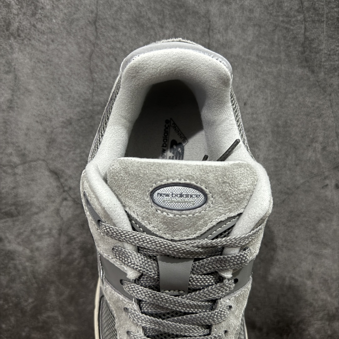 图片[8]-【BC纯原版】New Balance NB2002R系列 ML2002RC 全新版本 东莞大厂出品 市场第一梯队品质 绝对秒杀市场货 完美版型 正确组合大底 价格一步到位‼️ 全套原楦原纸板原厂数据开发 进口三明治网面 原装进口皮料正确绒感卡色 正确中底拉帮中底网布细节 原厂标裁 带紫光防伪 定制后跟透明水晶模块 冲裁组合 大底贴合程度胶水上色把控完美 整洁度挑战全网艺术家 多道序QC把关品质完善 匠心打造 耗时多月开发完成 工艺极其复杂难度可想而知 新开独立私模大底 正确六层组合大底 高端零售专供产物 尺码：36 37 37.5 38 38.5 39 40 40.5 41 42 42.5 43 44 45 46 47.5-选品中心