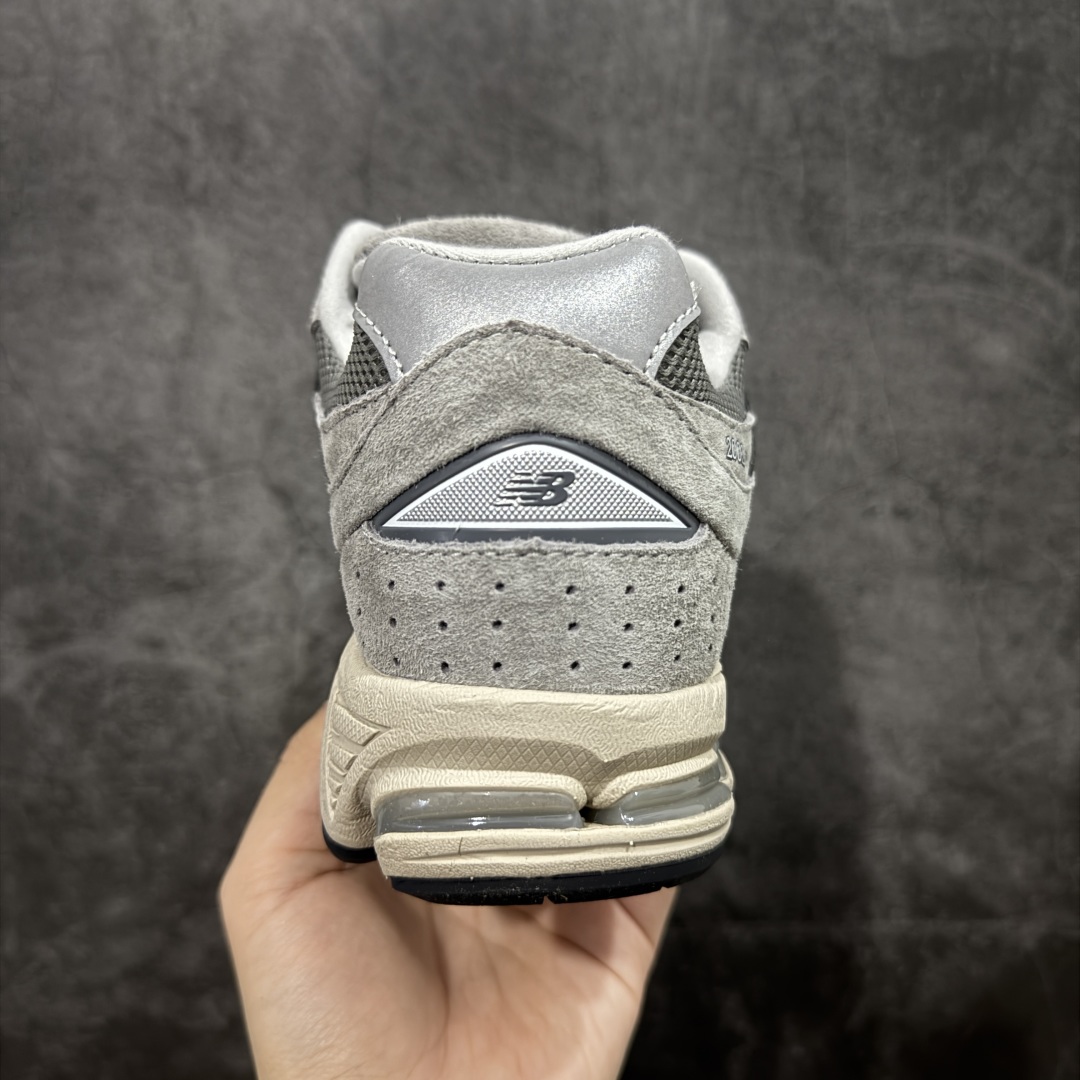 图片[4]-【BC纯原版】New Balance NB2002R系列 ML2002RC 全新版本 东莞大厂出品 市场第一梯队品质 绝对秒杀市场货 完美版型 正确组合大底 价格一步到位‼️ 全套原楦原纸板原厂数据开发 进口三明治网面 原装进口皮料正确绒感卡色 正确中底拉帮中底网布细节 原厂标裁 带紫光防伪 定制后跟透明水晶模块 冲裁组合 大底贴合程度胶水上色把控完美 整洁度挑战全网艺术家 多道序QC把关品质完善 匠心打造 耗时多月开发完成 工艺极其复杂难度可想而知 新开独立私模大底 正确六层组合大底 高端零售专供产物 尺码：36 37 37.5 38 38.5 39 40 40.5 41 42 42.5 43 44 45 46 47.5-选品中心