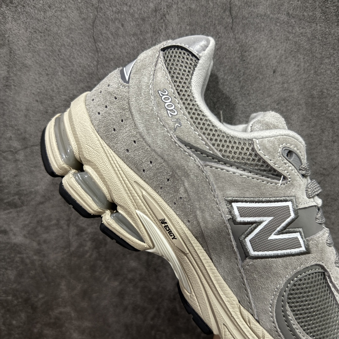 图片[7]-【BC纯原版】New Balance NB2002R系列 ML2002RC 全新版本 东莞大厂出品 市场第一梯队品质 绝对秒杀市场货 完美版型 正确组合大底 价格一步到位‼️ 全套原楦原纸板原厂数据开发 进口三明治网面 原装进口皮料正确绒感卡色 正确中底拉帮中底网布细节 原厂标裁 带紫光防伪 定制后跟透明水晶模块 冲裁组合 大底贴合程度胶水上色把控完美 整洁度挑战全网艺术家 多道序QC把关品质完善 匠心打造 耗时多月开发完成 工艺极其复杂难度可想而知 新开独立私模大底 正确六层组合大底 高端零售专供产物 尺码：36 37 37.5 38 38.5 39 40 40.5 41 42 42.5 43 44 45 46 47.5-选品中心