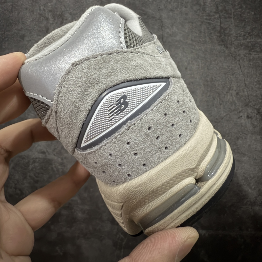 图片[2]-【BC纯原版】New Balance NB2002R系列 ML2002RC 全新版本 东莞大厂出品 市场第一梯队品质 绝对秒杀市场货 完美版型 正确组合大底 价格一步到位‼️ 全套原楦原纸板原厂数据开发 进口三明治网面 原装进口皮料正确绒感卡色 正确中底拉帮中底网布细节 原厂标裁 带紫光防伪 定制后跟透明水晶模块 冲裁组合 大底贴合程度胶水上色把控完美 整洁度挑战全网艺术家 多道序QC把关品质完善 匠心打造 耗时多月开发完成 工艺极其复杂难度可想而知 新开独立私模大底 正确六层组合大底 高端零售专供产物 尺码：36 37 37.5 38 38.5 39 40 40.5 41 42 42.5 43 44 45 46 47.5-选品中心