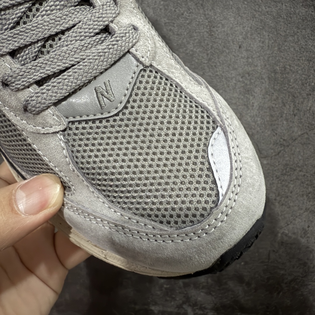 图片[6]-【BC纯原版】New Balance NB2002R系列 ML2002RC 全新版本 东莞大厂出品 市场第一梯队品质 绝对秒杀市场货 完美版型 正确组合大底 价格一步到位‼️ 全套原楦原纸板原厂数据开发 进口三明治网面 原装进口皮料正确绒感卡色 正确中底拉帮中底网布细节 原厂标裁 带紫光防伪 定制后跟透明水晶模块 冲裁组合 大底贴合程度胶水上色把控完美 整洁度挑战全网艺术家 多道序QC把关品质完善 匠心打造 耗时多月开发完成 工艺极其复杂难度可想而知 新开独立私模大底 正确六层组合大底 高端零售专供产物 尺码：36 37 37.5 38 38.5 39 40 40.5 41 42 42.5 43 44 45 46 47.5-选品中心