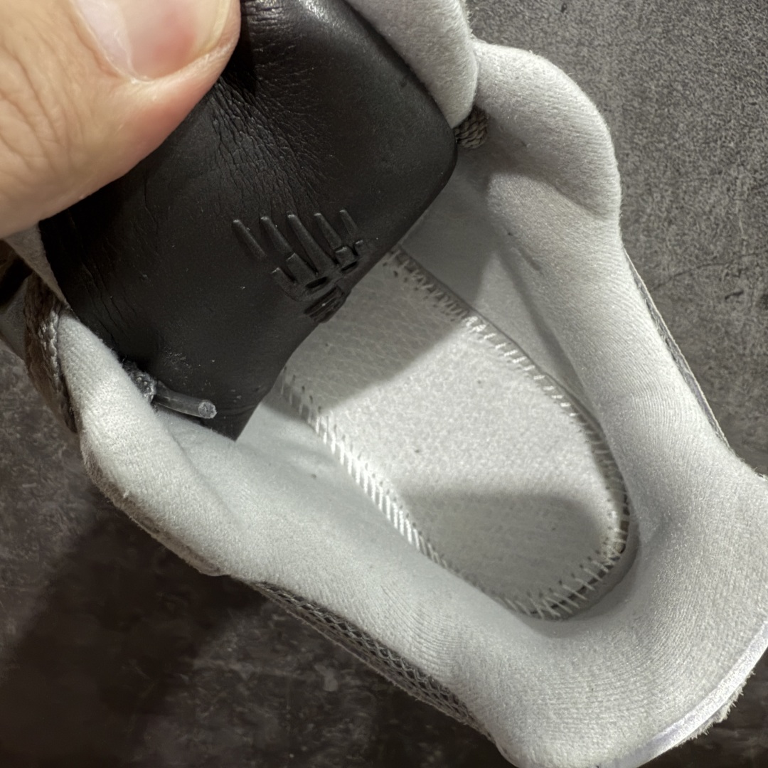 图片[9]-【BC纯原版】New Balance NB2002R系列 ML2002RC 全新版本 东莞大厂出品 市场第一梯队品质 绝对秒杀市场货 完美版型 正确组合大底 价格一步到位‼️ 全套原楦原纸板原厂数据开发 进口三明治网面 原装进口皮料正确绒感卡色 正确中底拉帮中底网布细节 原厂标裁 带紫光防伪 定制后跟透明水晶模块 冲裁组合 大底贴合程度胶水上色把控完美 整洁度挑战全网艺术家 多道序QC把关品质完善 匠心打造 耗时多月开发完成 工艺极其复杂难度可想而知 新开独立私模大底 正确六层组合大底 高端零售专供产物 尺码：36 37 37.5 38 38.5 39 40 40.5 41 42 42.5 43 44 45 46 47.5-选品中心