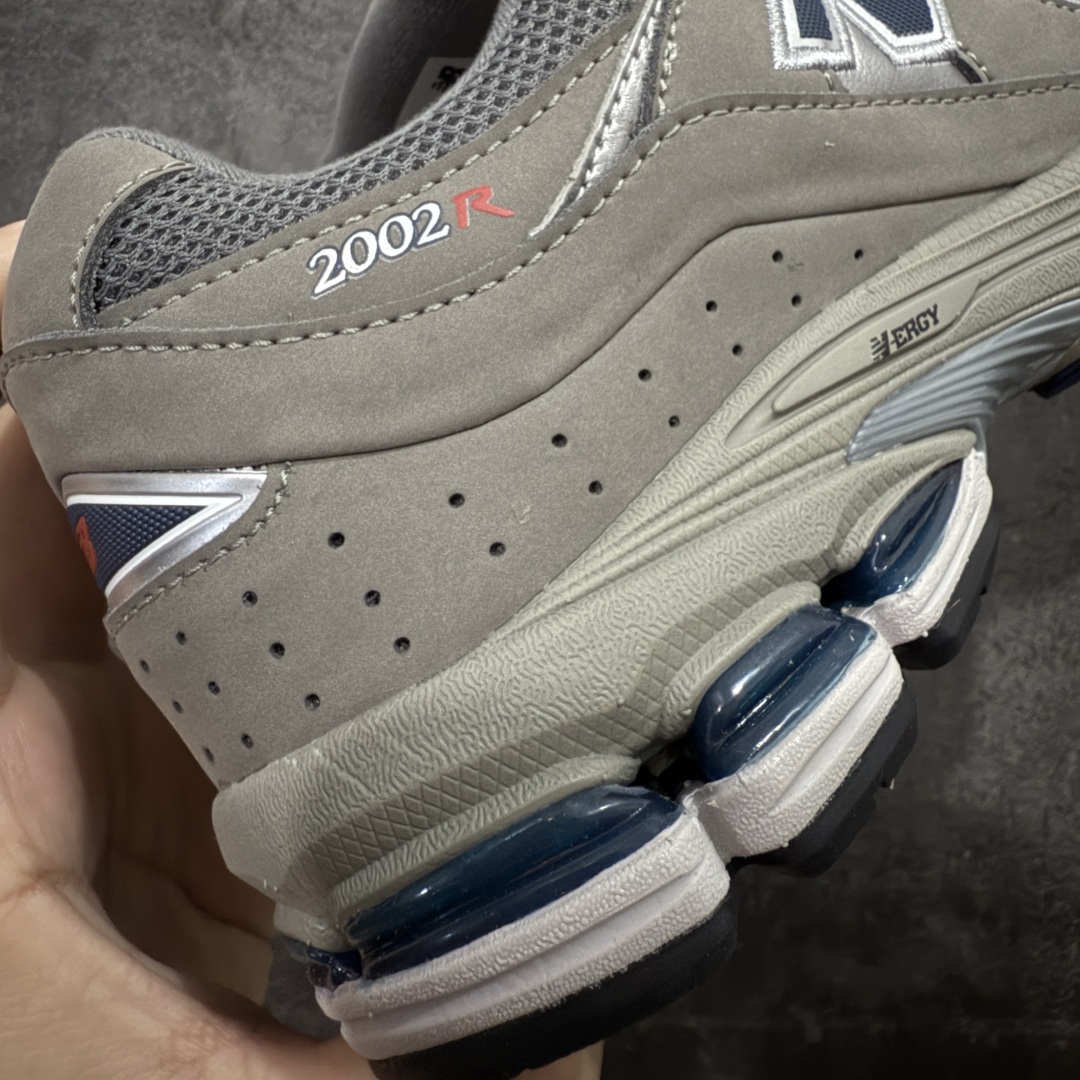 图片[3]-【BC纯原版】New Balance NB2002R系列 ML2002RA 全新版本 东莞大厂出品 市场第一梯队品质 绝对秒杀市场货 完美版型 正确组合大底 价格一步到位‼️ 全套原楦原纸板原厂数据开发 进口三明治网面 原装进口皮料正确绒感卡色 正确中底拉帮中底网布细节 原厂标裁 带紫光防伪 定制后跟透明水晶模块 冲裁组合 大底贴合程度胶水上色把控完美 整洁度挑战全网艺术家 多道序QC把关品质完善 匠心打造 耗时多月开发完成 工艺极其复杂难度可想而知 新开独立私模大底 正确六层组合大底 高端零售专供产物 尺码：36 37 37.5 38 38.5 39 40 40.5 41 42 42.5 43 44 45 46 47.5-选品中心