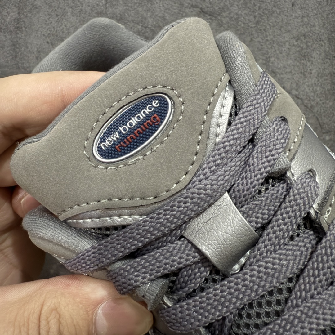 图片[7]-【BC纯原版】New Balance NB2002R系列 ML2002RA 全新版本 东莞大厂出品 市场第一梯队品质 绝对秒杀市场货 完美版型 正确组合大底 价格一步到位‼️ 全套原楦原纸板原厂数据开发 进口三明治网面 原装进口皮料正确绒感卡色 正确中底拉帮中底网布细节 原厂标裁 带紫光防伪 定制后跟透明水晶模块 冲裁组合 大底贴合程度胶水上色把控完美 整洁度挑战全网艺术家 多道序QC把关品质完善 匠心打造 耗时多月开发完成 工艺极其复杂难度可想而知 新开独立私模大底 正确六层组合大底 高端零售专供产物 尺码：36 37 37.5 38 38.5 39 40 40.5 41 42 42.5 43 44 45 46 47.5-选品中心