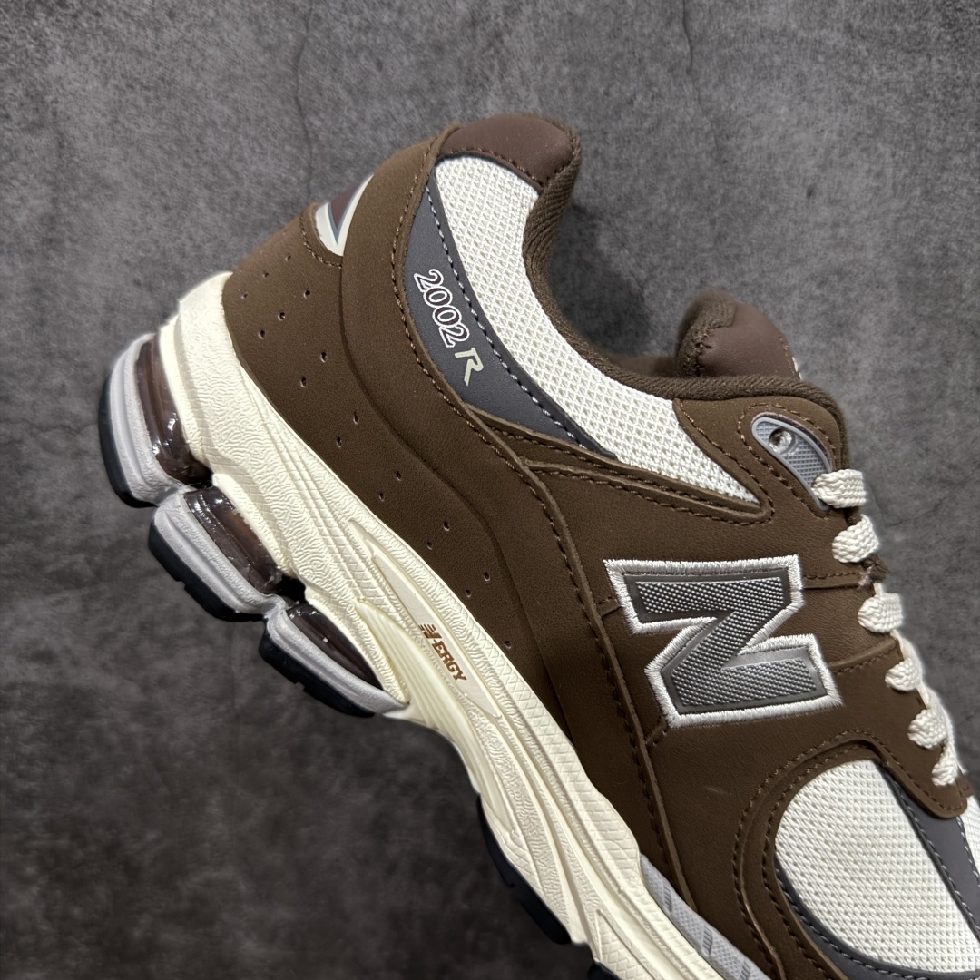 图片[7]-【BC纯原版】New Balance NB2002R系列 M2002RHS 全新版本 东莞大厂出品 市场第一梯队品质 绝对秒杀市场货 完美版型 正确组合大底 价格一步到位‼️ 全套原楦原纸板原厂数据开发 进口三明治网面 原装进口皮料正确绒感卡色 正确中底拉帮中底网布细节 原厂标裁 带紫光防伪 定制后跟透明水晶模块 冲裁组合 大底贴合程度胶水上色把控完美 整洁度挑战全网艺术家 多道序QC把关品质完善 匠心打造 耗时多月开发完成 工艺极其复杂难度可想而知 新开独立私模大底 正确六层组合大底 高端零售专供产物 尺码：36 37 37.5 38 38.5 39 40 40.5 41 42 42.5 43 44 45 46 47.5-选品中心