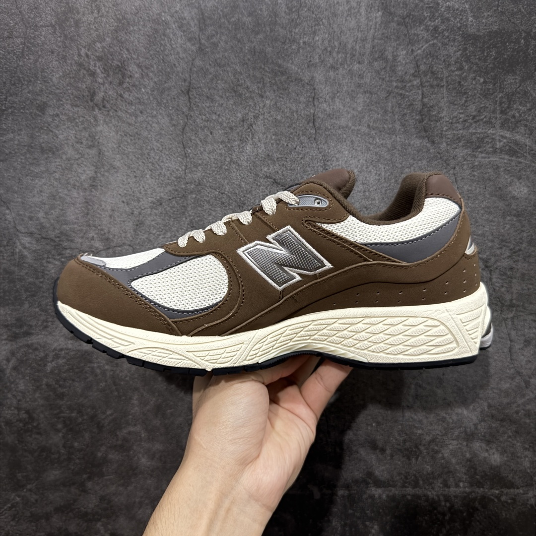 图片[2]-【BC纯原版】New Balance NB2002R系列 M2002RHS 全新版本 东莞大厂出品 市场第一梯队品质 绝对秒杀市场货 完美版型 正确组合大底 价格一步到位‼️ 全套原楦原纸板原厂数据开发 进口三明治网面 原装进口皮料正确绒感卡色 正确中底拉帮中底网布细节 原厂标裁 带紫光防伪 定制后跟透明水晶模块 冲裁组合 大底贴合程度胶水上色把控完美 整洁度挑战全网艺术家 多道序QC把关品质完善 匠心打造 耗时多月开发完成 工艺极其复杂难度可想而知 新开独立私模大底 正确六层组合大底 高端零售专供产物 尺码：36 37 37.5 38 38.5 39 40 40.5 41 42 42.5 43 44 45 46 47.5-选品中心