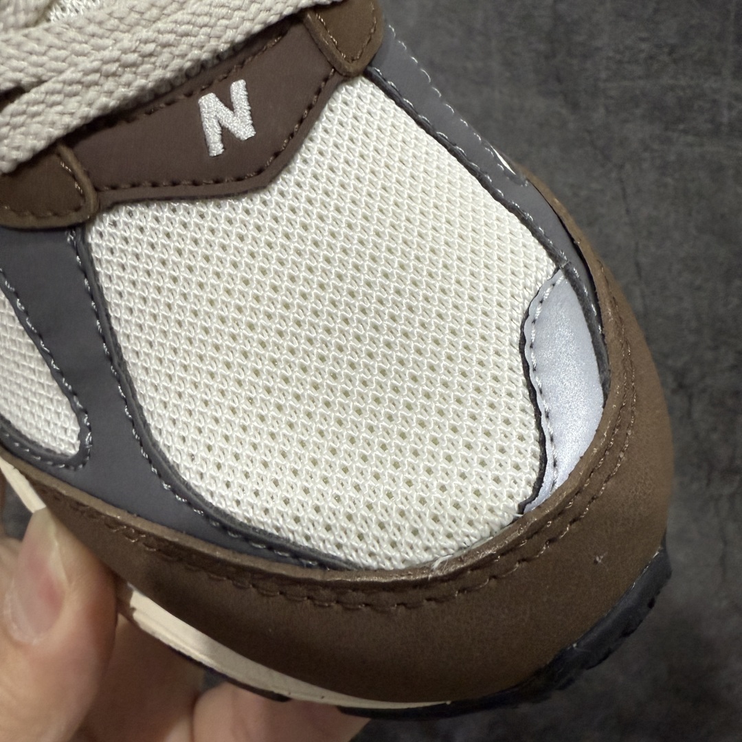 图片[6]-【BC纯原版】New Balance NB2002R系列 M2002RHS 全新版本 东莞大厂出品 市场第一梯队品质 绝对秒杀市场货 完美版型 正确组合大底 价格一步到位‼️ 全套原楦原纸板原厂数据开发 进口三明治网面 原装进口皮料正确绒感卡色 正确中底拉帮中底网布细节 原厂标裁 带紫光防伪 定制后跟透明水晶模块 冲裁组合 大底贴合程度胶水上色把控完美 整洁度挑战全网艺术家 多道序QC把关品质完善 匠心打造 耗时多月开发完成 工艺极其复杂难度可想而知 新开独立私模大底 正确六层组合大底 高端零售专供产物 尺码：36 37 37.5 38 38.5 39 40 40.5 41 42 42.5 43 44 45 46 47.5-选品中心