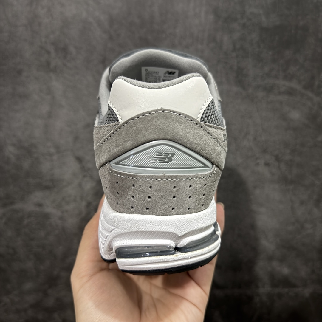 图片[4]-【BC纯原版】New Balance NB2002R系列 M2002RST 全新版本 东莞大厂出品 市场第一梯队品质 绝对秒杀市场货 完美版型 正确组合大底 价格一步到位‼️ 全套原楦原纸板原厂数据开发 进口三明治网面 原装进口皮料正确绒感卡色 正确中底拉帮中底网布细节 原厂标裁 带紫光防伪 定制后跟透明水晶模块 冲裁组合 大底贴合程度胶水上色把控完美 整洁度挑战全网艺术家 多道序QC把关品质完善 匠心打造 耗时多月开发完成 工艺极其复杂难度可想而知 新开独立私模大底 正确六层组合大底 高端零售专供产物 尺码：36 37 37.5 38 38.5 39 40 40.5 41 42 42.5 43 44 45 46 47.5-选品中心