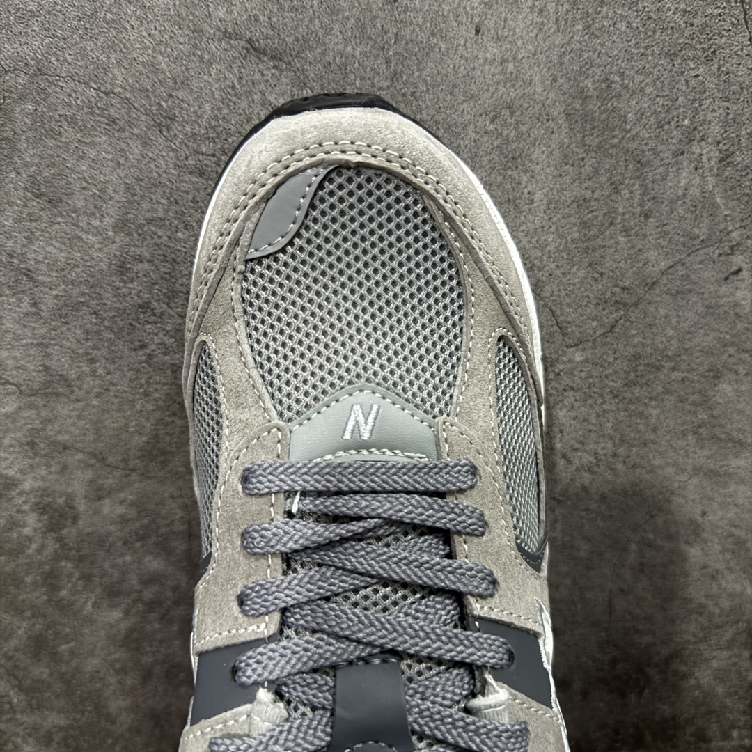 图片[5]-【BC纯原版】New Balance NB2002R系列 M2002RST 全新版本 东莞大厂出品 市场第一梯队品质 绝对秒杀市场货 完美版型 正确组合大底 价格一步到位‼️ 全套原楦原纸板原厂数据开发 进口三明治网面 原装进口皮料正确绒感卡色 正确中底拉帮中底网布细节 原厂标裁 带紫光防伪 定制后跟透明水晶模块 冲裁组合 大底贴合程度胶水上色把控完美 整洁度挑战全网艺术家 多道序QC把关品质完善 匠心打造 耗时多月开发完成 工艺极其复杂难度可想而知 新开独立私模大底 正确六层组合大底 高端零售专供产物 尺码：36 37 37.5 38 38.5 39 40 40.5 41 42 42.5 43 44 45 46 47.5-选品中心