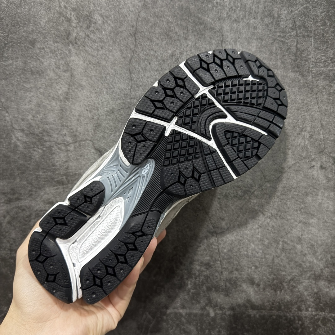 图片[9]-【BC纯原版】New Balance NB2002R系列 M2002RST 全新版本 东莞大厂出品 市场第一梯队品质 绝对秒杀市场货 完美版型 正确组合大底 价格一步到位‼️ 全套原楦原纸板原厂数据开发 进口三明治网面 原装进口皮料正确绒感卡色 正确中底拉帮中底网布细节 原厂标裁 带紫光防伪 定制后跟透明水晶模块 冲裁组合 大底贴合程度胶水上色把控完美 整洁度挑战全网艺术家 多道序QC把关品质完善 匠心打造 耗时多月开发完成 工艺极其复杂难度可想而知 新开独立私模大底 正确六层组合大底 高端零售专供产物 尺码：36 37 37.5 38 38.5 39 40 40.5 41 42 42.5 43 44 45 46 47.5-选品中心