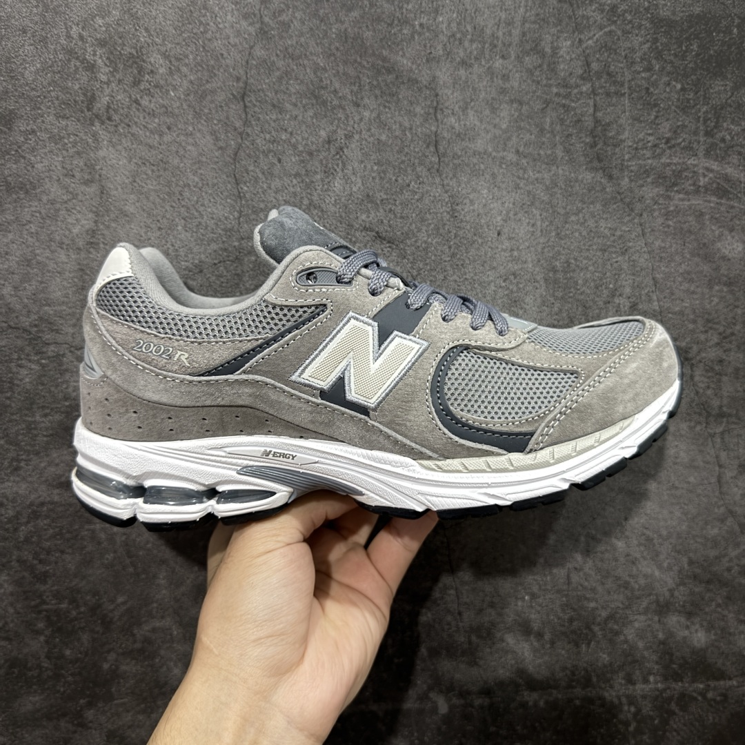 【BC纯原版】New Balance NB2002R系列 M2002RST 全新版本 东莞大厂出品 市场第一梯队品质 绝对秒杀市场货 完美版型 正确组合大底 价格一步到位‼️ 全套原楦原纸板原厂数据开发 进口三明治网面 原装进口皮料正确绒感卡色 正确中底拉帮中底网布细节 原厂标裁 带紫光防伪 定制后跟透明水晶模块 冲裁组合 大底贴合程度胶水上色把控完美 整洁度挑战全网艺术家 多道序QC把关品质完善 匠心打造 耗时多月开发完成 工艺极其复杂难度可想而知 新开独立私模大底 正确六层组合大底 高端零售专供产物 尺码：36 37 37.5 38 38.5 39 40 40.5 41 42 42.5 43 44 45 46 47.5-选品中心