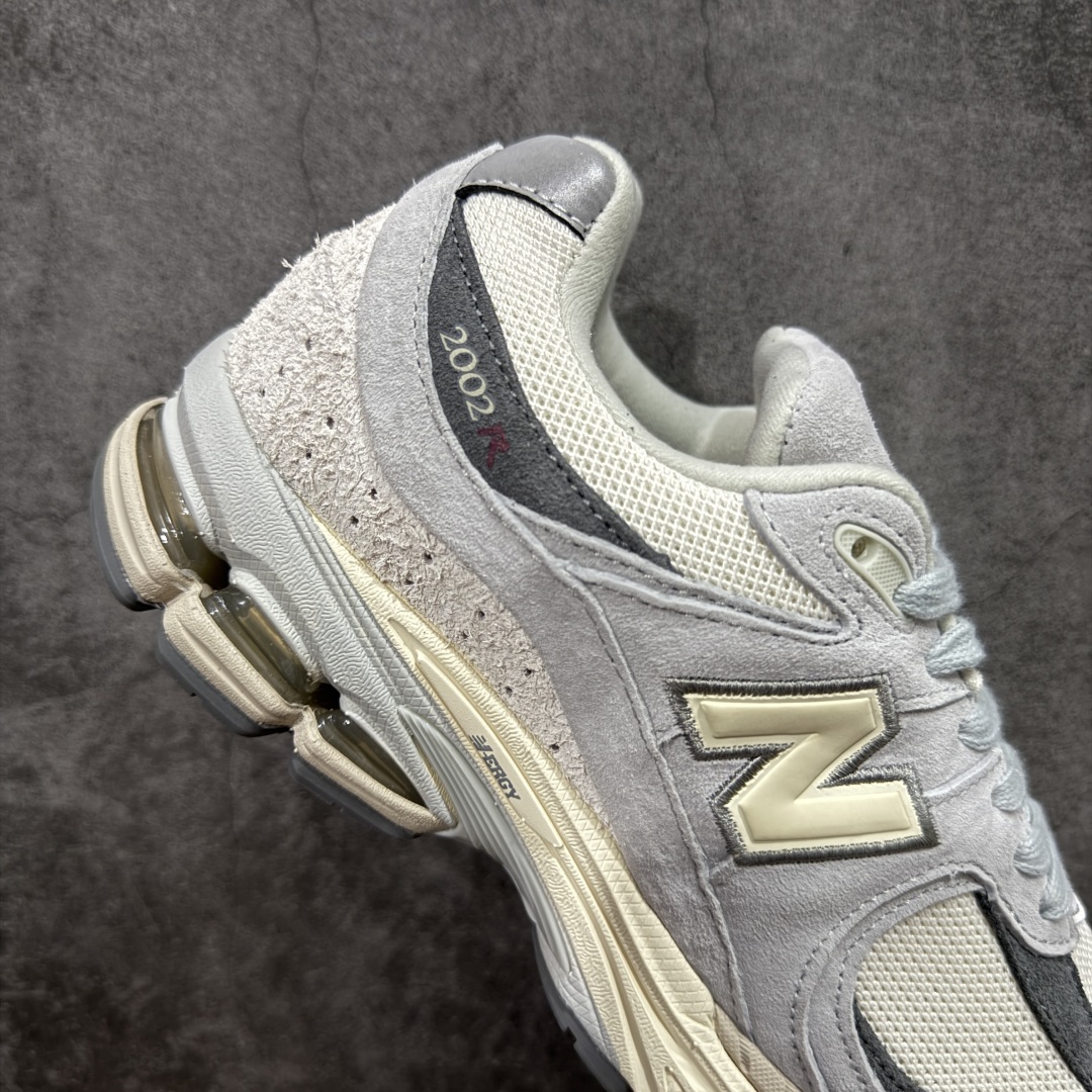 图片[7]-【BC纯原版】New Balance NB2002R系列 M2002RLN 全新版本 东莞大厂出品 市场第一梯队品质 绝对秒杀市场货 完美版型 正确组合大底 价格一步到位‼️ 全套原楦原纸板原厂数据开发 进口三明治网面 原装进口皮料正确绒感卡色 正确中底拉帮中底网布细节 原厂标裁 带紫光防伪 定制后跟透明水晶模块 冲裁组合 大底贴合程度胶水上色把控完美 整洁度挑战全网艺术家 多道序QC把关品质完善 匠心打造 耗时多月开发完成 工艺极其复杂难度可想而知 新开独立私模大底 正确六层组合大底 高端零售专供产物 尺码：36 37 37.5 38 38.5 39 40 40.5 41 42 42.5 43 44 45 46 47.5-选品中心