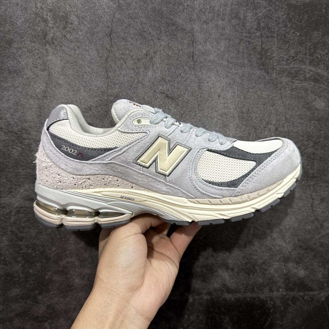 【BC纯原版】New Balance NB2002R系列 M2002RLN 全新版本 东莞大厂出品 市场第一梯队品质 绝对秒杀市场货 完美版型 正确组合大底 价格一步到位‼️ 全套原楦原纸板原厂数据开发 进口三明治网面 原装进口皮料正确绒感卡色 正确中底拉帮中底网布细节 原厂标裁 带紫光防伪 定制后跟透明水晶模块 冲裁组合 大底贴合程度胶水上色把控完美 整洁度挑战全网艺术家 多道序QC把关品质完善 匠心打造 耗时多月开发完成 工艺极其复杂难度可想而知 新开独立私模大底 正确六层组合大底 高端零售专供产物 尺码：36 37 37.5 38 38.5 39 40 40.5 41 42 42.5 43 44 45 46 47.5-选品中心
