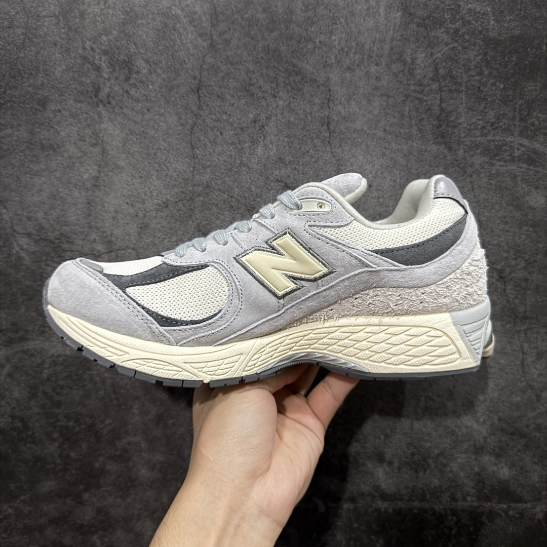 图片[2]-【BC纯原版】New Balance NB2002R系列 M2002RLN 全新版本 东莞大厂出品 市场第一梯队品质 绝对秒杀市场货 完美版型 正确组合大底 价格一步到位‼️ 全套原楦原纸板原厂数据开发 进口三明治网面 原装进口皮料正确绒感卡色 正确中底拉帮中底网布细节 原厂标裁 带紫光防伪 定制后跟透明水晶模块 冲裁组合 大底贴合程度胶水上色把控完美 整洁度挑战全网艺术家 多道序QC把关品质完善 匠心打造 耗时多月开发完成 工艺极其复杂难度可想而知 新开独立私模大底 正确六层组合大底 高端零售专供产物 尺码：36 37 37.5 38 38.5 39 40 40.5 41 42 42.5 43 44 45 46 47.5-选品中心