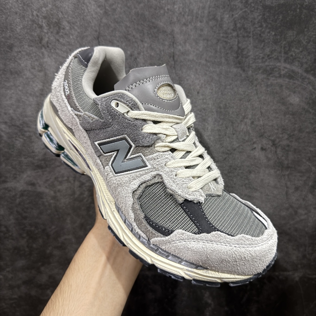 图片[3]-【BC纯原版】New Balance NB2002R系列 M2002RDA 全新版本 东莞大厂出品 市场第一梯队品质 绝对秒杀市场货 完美版型 正确组合大底 价格一步到位‼️ 全套原楦原纸板原厂数据开发 进口三明治网面 原装进口皮料正确绒感卡色 正确中底拉帮中底网布细节 原厂标裁 带紫光防伪 定制后跟透明水晶模块 冲裁组合 大底贴合程度胶水上色把控完美 整洁度挑战全网艺术家 多道序QC把关品质完善 匠心打造 耗时多月开发完成 工艺极其复杂难度可想而知 新开独立私模大底 正确六层组合大底 高端零售专供产物 尺码：36 37 37.5 38 38.5 39 40 40.5 41 42 42.5 43 44 45 46 47.5-选品中心