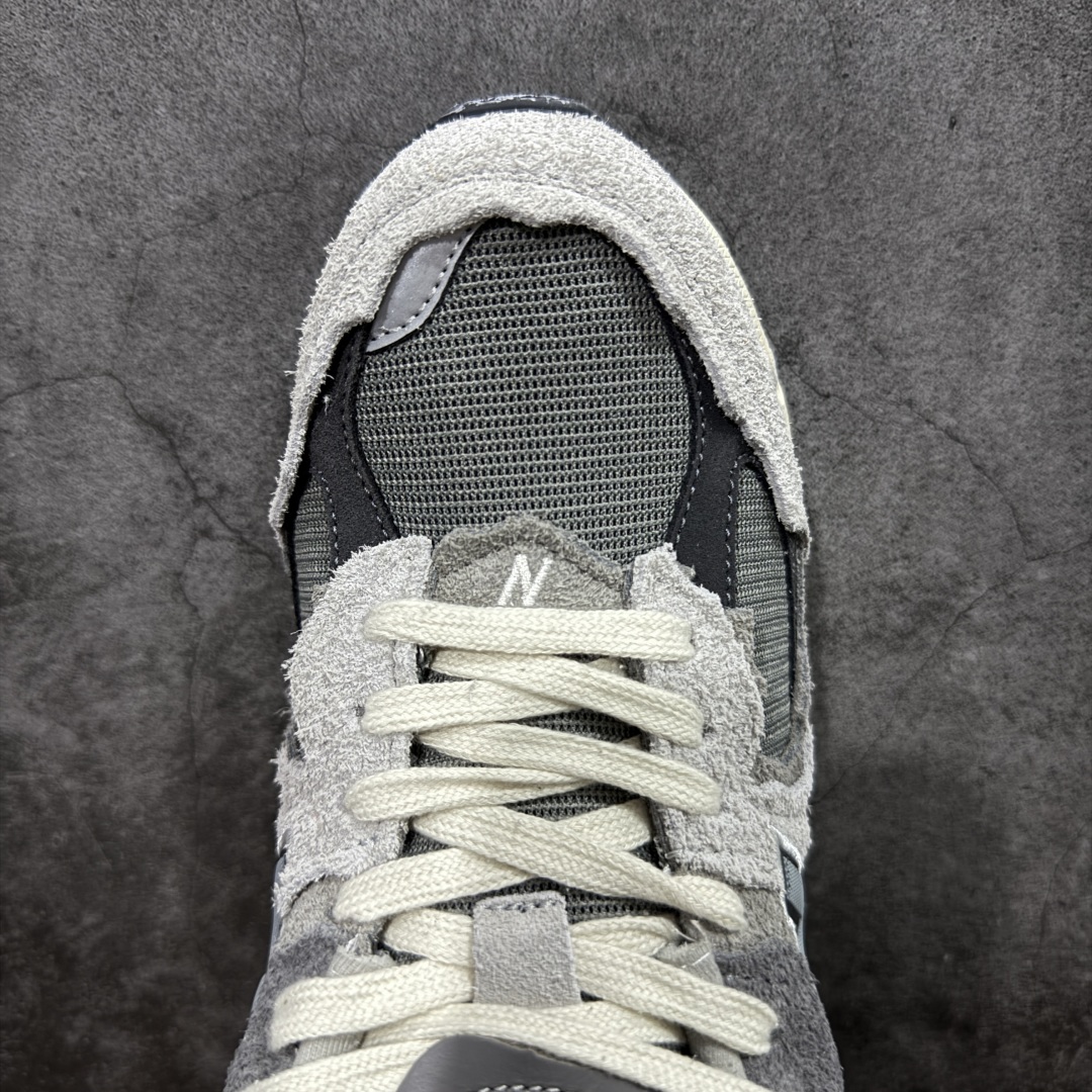 图片[5]-【BC纯原版】New Balance NB2002R系列 M2002RDA 全新版本 东莞大厂出品 市场第一梯队品质 绝对秒杀市场货 完美版型 正确组合大底 价格一步到位‼️ 全套原楦原纸板原厂数据开发 进口三明治网面 原装进口皮料正确绒感卡色 正确中底拉帮中底网布细节 原厂标裁 带紫光防伪 定制后跟透明水晶模块 冲裁组合 大底贴合程度胶水上色把控完美 整洁度挑战全网艺术家 多道序QC把关品质完善 匠心打造 耗时多月开发完成 工艺极其复杂难度可想而知 新开独立私模大底 正确六层组合大底 高端零售专供产物 尺码：36 37 37.5 38 38.5 39 40 40.5 41 42 42.5 43 44 45 46 47.5-选品中心