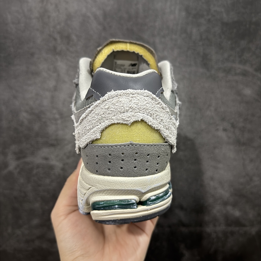 图片[4]-【BC纯原版】New Balance NB2002R系列 M2002RDA 全新版本 东莞大厂出品 市场第一梯队品质 绝对秒杀市场货 完美版型 正确组合大底 价格一步到位‼️ 全套原楦原纸板原厂数据开发 进口三明治网面 原装进口皮料正确绒感卡色 正确中底拉帮中底网布细节 原厂标裁 带紫光防伪 定制后跟透明水晶模块 冲裁组合 大底贴合程度胶水上色把控完美 整洁度挑战全网艺术家 多道序QC把关品质完善 匠心打造 耗时多月开发完成 工艺极其复杂难度可想而知 新开独立私模大底 正确六层组合大底 高端零售专供产物 尺码：36 37 37.5 38 38.5 39 40 40.5 41 42 42.5 43 44 45 46 47.5-选品中心