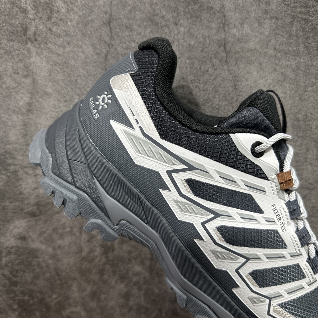 图片[7]-【GX纯原】凯乐石KAILAS 远征5 FLT 舒适简约经典登山 防滑耐磨防水 低帮 徒步鞋 市面唯一正确防泼水防水面料 正确防水内里布 真正做到内外防水 区别市场假防水 鞋面材质：运用耐磨防砂网布，能防止沙石进入鞋内，同时具备良好的透气性，可让脚部保持干爽。 \\t鞋底性能：搭载Vibram防滑耐磨大底，有出色的抓地力，仿鲨齿纹路设计，能应对各种复杂路面；鞋底还能提供良好的稳定性和支撑力，减少脚部疲劳。 \\t防水技术：采用FILTERTEC防水透气技术，防水指数高达8000mm H₂O，能有效防止雨水渗透，同时能保持脚面干爽。 \\t细节设计：鞋头采用橡胶防撞包边，保护脚趾免受伤害；鞋舌一体式设计，防止碎石泥沙进入；采用亚洲人脚型鞋楦设计，配合中腰包裹，提高舒适性。 适用场景：适合多日或单日轻装徒步，也可用于城市通勤，是一双兼顾户外与日常穿着的多功能鞋子。 尺码：40 41.5 42 42.5 43 44 44.5 45（女码第二轮出货）-选品中心