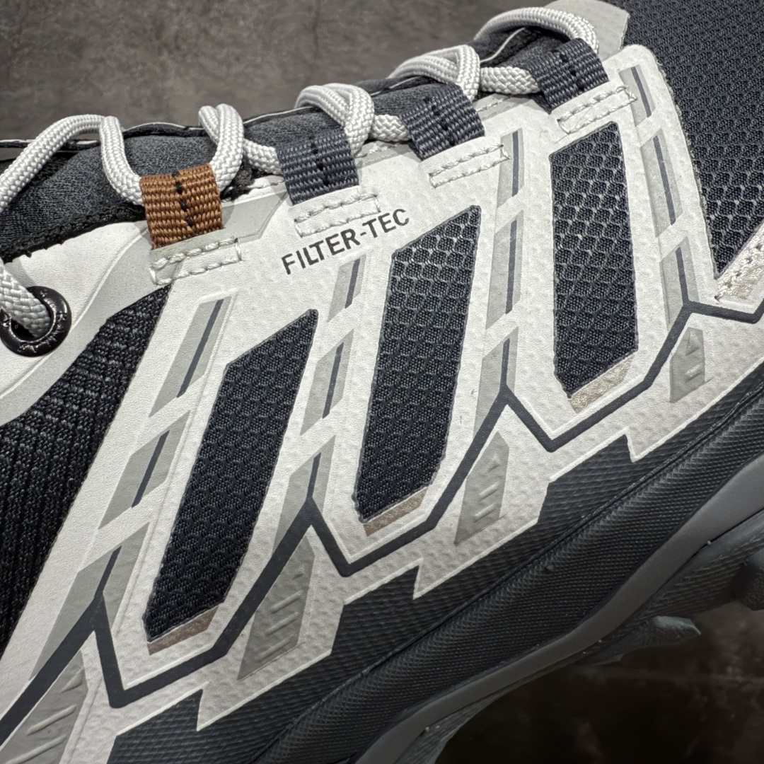 图片[4]-【GX纯原】凯乐石KAILAS 远征5 FLT 舒适简约经典登山 防滑耐磨防水 低帮 徒步鞋 市面唯一正确防泼水防水面料 正确防水内里布 真正做到内外防水 区别市场假防水 鞋面材质：运用耐磨防砂网布，能防止沙石进入鞋内，同时具备良好的透气性，可让脚部保持干爽。 \\t鞋底性能：搭载Vibram防滑耐磨大底，有出色的抓地力，仿鲨齿纹路设计，能应对各种复杂路面；鞋底还能提供良好的稳定性和支撑力，减少脚部疲劳。 \\t防水技术：采用FILTERTEC防水透气技术，防水指数高达8000mm H₂O，能有效防止雨水渗透，同时能保持脚面干爽。 \\t细节设计：鞋头采用橡胶防撞包边，保护脚趾免受伤害；鞋舌一体式设计，防止碎石泥沙进入；采用亚洲人脚型鞋楦设计，配合中腰包裹，提高舒适性。 适用场景：适合多日或单日轻装徒步，也可用于城市通勤，是一双兼顾户外与日常穿着的多功能鞋子。 尺码：40 41.5 42 42.5 43 44 44.5 45（女码第二轮出货）-选品中心