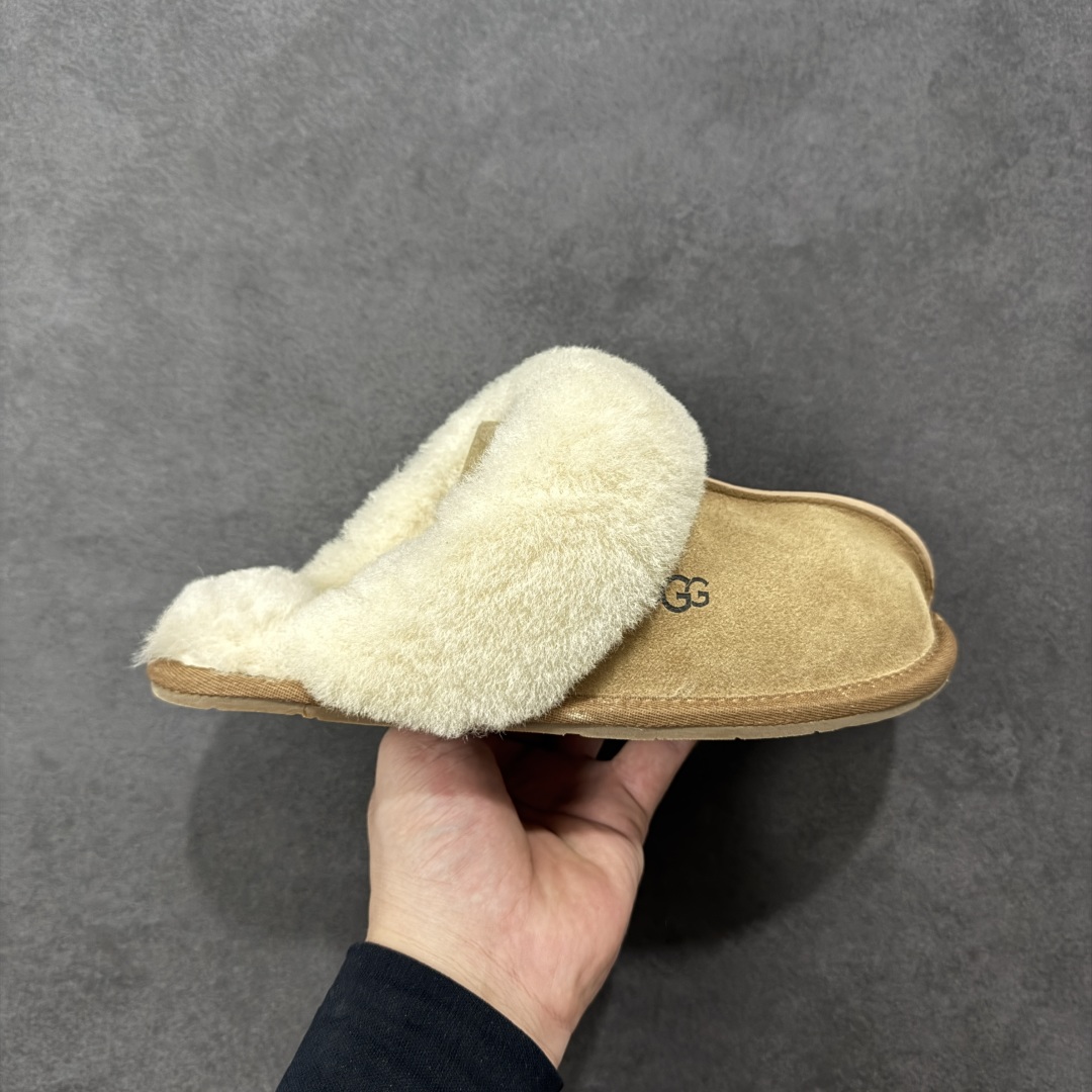 【莞产X1版本】 市面顶级版本 UGG 6872 星拖薄底 小红书爆款 广州外贸大厂生产 鞋头到鞋垫真羊皮毛一体 独立外盒包装 芯片 带防水工艺 区别市面任何版本 5cm厚底 独立原版开发大底 羊绒鞋垫 冬季保暖外出 家居都是很适合的选择 进年uug推出款式系列 局部偏向年轻消费者喜好 也走到时尚潮流穿搭的前沿 鞋身材质 防泼水涂层翻毛皮鞋面 17毫米UGGPURE™植入式羊毛内底 轻便防滑舒适橡胶外底 带有品牌LOGO商标 带全套包装 尺码： 35-40-选品中心