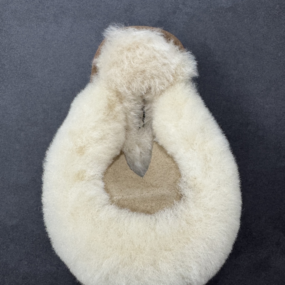 图片[7]-【莞产X1版本】 市面顶级版本 UGG 6872 星拖薄底 小红书爆款 广州外贸大厂生产 鞋头到鞋垫真羊皮毛一体 独立外盒包装 芯片 带防水工艺 区别市面任何版本 5cm厚底 独立原版开发大底 羊绒鞋垫 冬季保暖外出 家居都是很适合的选择 进年uug推出款式系列 局部偏向年轻消费者喜好 也走到时尚潮流穿搭的前沿 鞋身材质 防泼水涂层翻毛皮鞋面 17毫米UGGPURE™植入式羊毛内底 轻便防滑舒适橡胶外底 带有品牌LOGO商标 带全套包装 尺码： 35-40-选品中心