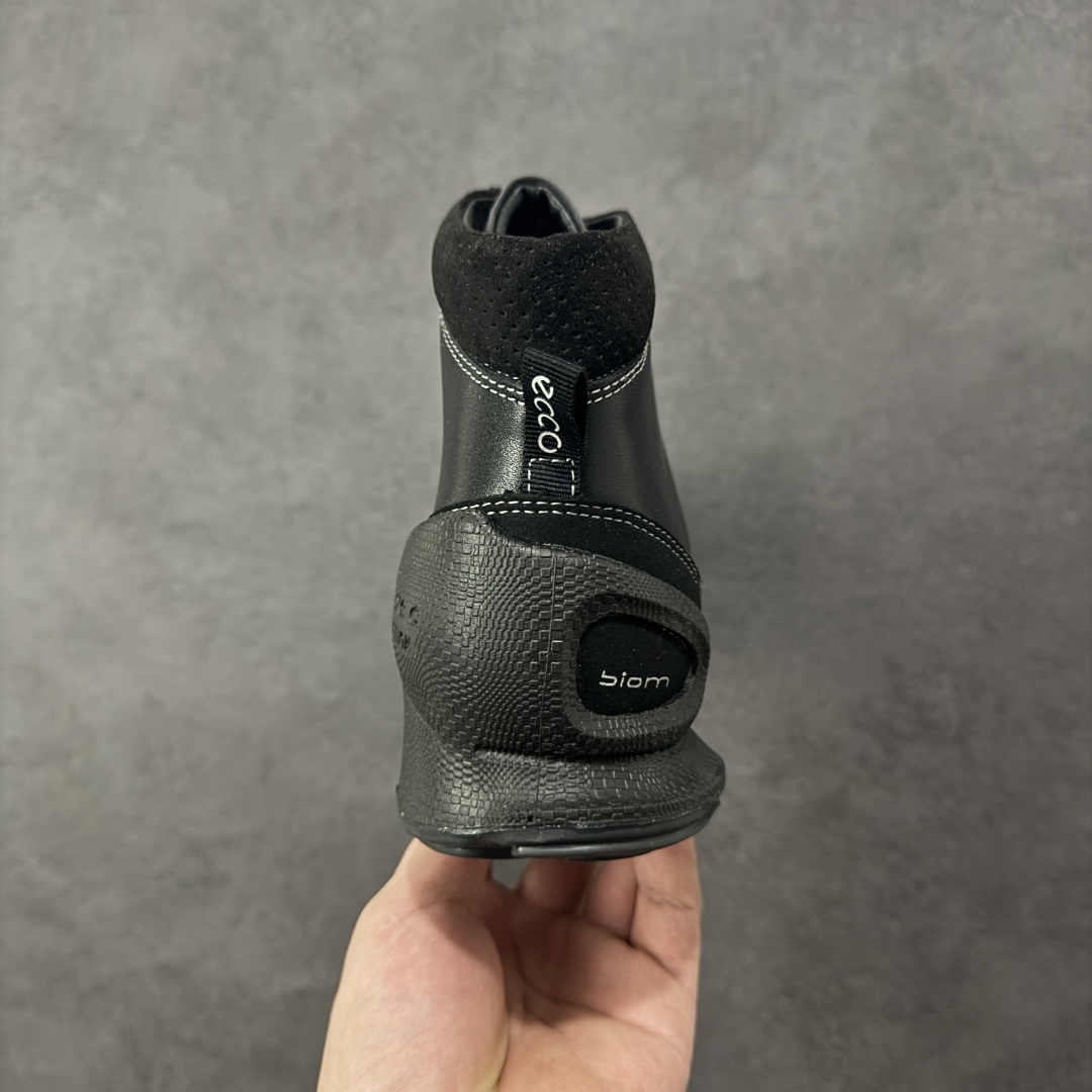 图片[4]-【公司级】Ecco爱步 Biom C 牛皮 轻盈舒适及踝高帮户外靴 ECCO以三大核心特征为依托：北欧设计风格、鞋履制作、积极的生活方式。北欧设计风格：北欧设计特点是独特、有格调、实用和简约，并且品质优良。鞋履制作：ECCO钟爱鞋履制作以及一切与鞋履制作相关的事物。积极的生活方式：ECCO的创始人希望制作出的鞋履无需磨合，即可完美贴合脚型，帮助人们享受行走的乐趣。ECCO的成功源自其产品质量和创新的技术水平，恪守“鞋遵循双足”的设计理念，将的舒适度和风格融为一体。ECCO跑遍全世界寻找创新的原料。从制革制鞋一体化的设置，源头上控制皮革质量，确保对人体无害。 尺码：38 39 40 41 42 43 44 （皮鞋码）-选品中心