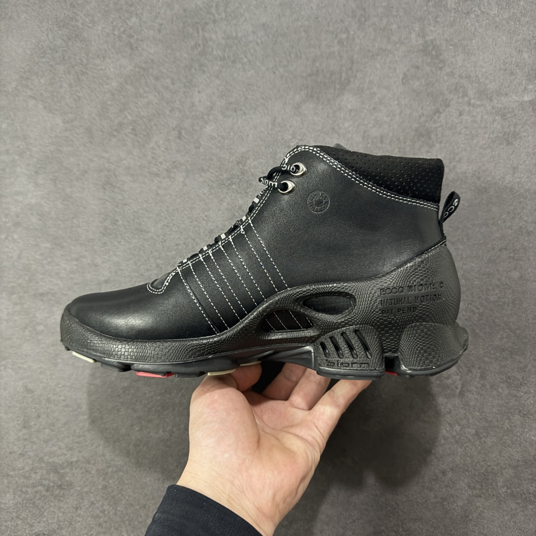 图片[2]-【公司级】Ecco爱步 Biom C 牛皮 轻盈舒适及踝高帮户外靴 ECCO以三大核心特征为依托：北欧设计风格、鞋履制作、积极的生活方式。北欧设计风格：北欧设计特点是独特、有格调、实用和简约，并且品质优良。鞋履制作：ECCO钟爱鞋履制作以及一切与鞋履制作相关的事物。积极的生活方式：ECCO的创始人希望制作出的鞋履无需磨合，即可完美贴合脚型，帮助人们享受行走的乐趣。ECCO的成功源自其产品质量和创新的技术水平，恪守“鞋遵循双足”的设计理念，将的舒适度和风格融为一体。ECCO跑遍全世界寻找创新的原料。从制革制鞋一体化的设置，源头上控制皮革质量，确保对人体无害。 尺码：38 39 40 41 42 43 44 （皮鞋码）-选品中心