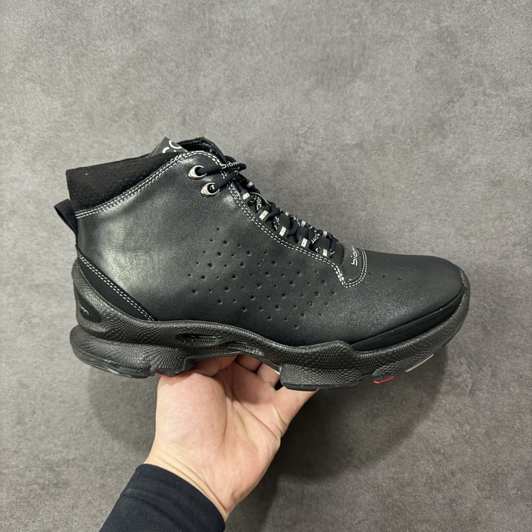 【公司级】Ecco爱步 Biom C 牛皮 轻盈舒适及踝高帮户外靴 ECCO以三大核心特征为依托：北欧设计风格、鞋履制作、积极的生活方式。北欧设计风格：北欧设计特点是独特、有格调、实用和简约，并且品质优良。鞋履制作：ECCO钟爱鞋履制作以及一切与鞋履制作相关的事物。积极的生活方式：ECCO的创始人希望制作出的鞋履无需磨合，即可完美贴合脚型，帮助人们享受行走的乐趣。ECCO的成功源自其产品质量和创新的技术水平，恪守“鞋遵循双足”的设计理念，将的舒适度和风格融为一体。ECCO跑遍全世界寻找创新的原料。从制革制鞋一体化的设置，源头上控制皮革质量，确保对人体无害。 尺码：38 39 40 41 42 43 44 （皮鞋码）-选品中心