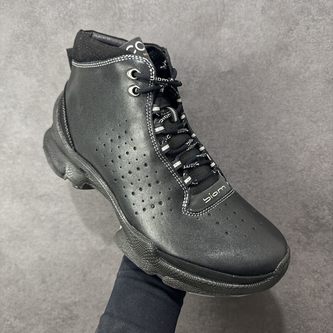 图片[3]-【公司级】Ecco爱步 Biom C 牛皮 轻盈舒适及踝高帮户外靴 ECCO以三大核心特征为依托：北欧设计风格、鞋履制作、积极的生活方式。北欧设计风格：北欧设计特点是独特、有格调、实用和简约，并且品质优良。鞋履制作：ECCO钟爱鞋履制作以及一切与鞋履制作相关的事物。积极的生活方式：ECCO的创始人希望制作出的鞋履无需磨合，即可完美贴合脚型，帮助人们享受行走的乐趣。ECCO的成功源自其产品质量和创新的技术水平，恪守“鞋遵循双足”的设计理念，将的舒适度和风格融为一体。ECCO跑遍全世界寻找创新的原料。从制革制鞋一体化的设置，源头上控制皮革质量，确保对人体无害。 尺码：38 39 40 41 42 43 44 （皮鞋码）-选品中心