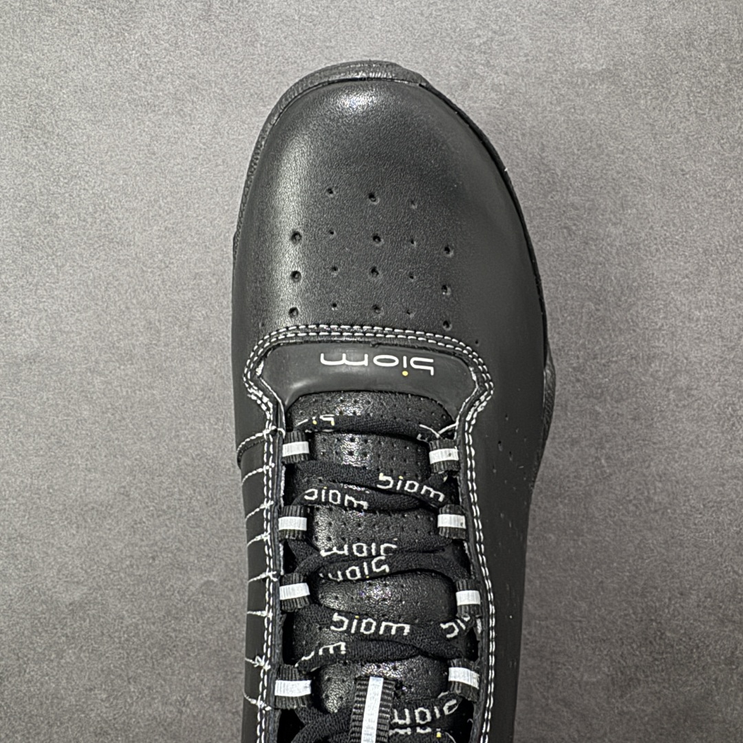 图片[8]-【公司级】Ecco爱步 Biom C 牛皮 轻盈舒适及踝高帮户外靴 ECCO以三大核心特征为依托：北欧设计风格、鞋履制作、积极的生活方式。北欧设计风格：北欧设计特点是独特、有格调、实用和简约，并且品质优良。鞋履制作：ECCO钟爱鞋履制作以及一切与鞋履制作相关的事物。积极的生活方式：ECCO的创始人希望制作出的鞋履无需磨合，即可完美贴合脚型，帮助人们享受行走的乐趣。ECCO的成功源自其产品质量和创新的技术水平，恪守“鞋遵循双足”的设计理念，将的舒适度和风格融为一体。ECCO跑遍全世界寻找创新的原料。从制革制鞋一体化的设置，源头上控制皮革质量，确保对人体无害。 尺码：38 39 40 41 42 43 44 （皮鞋码）-选品中心